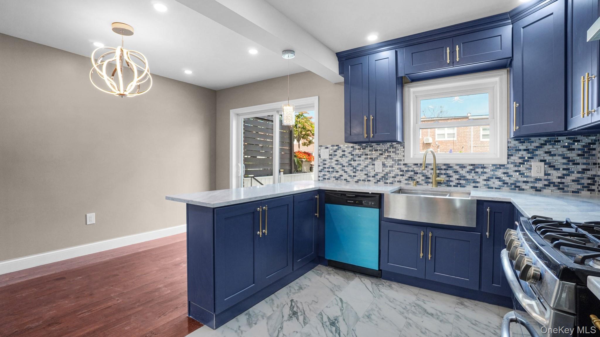 #4 photo, 89-77 Springfiled Boulevard, क्वीन्स गाँव Queens Village , NY 11427