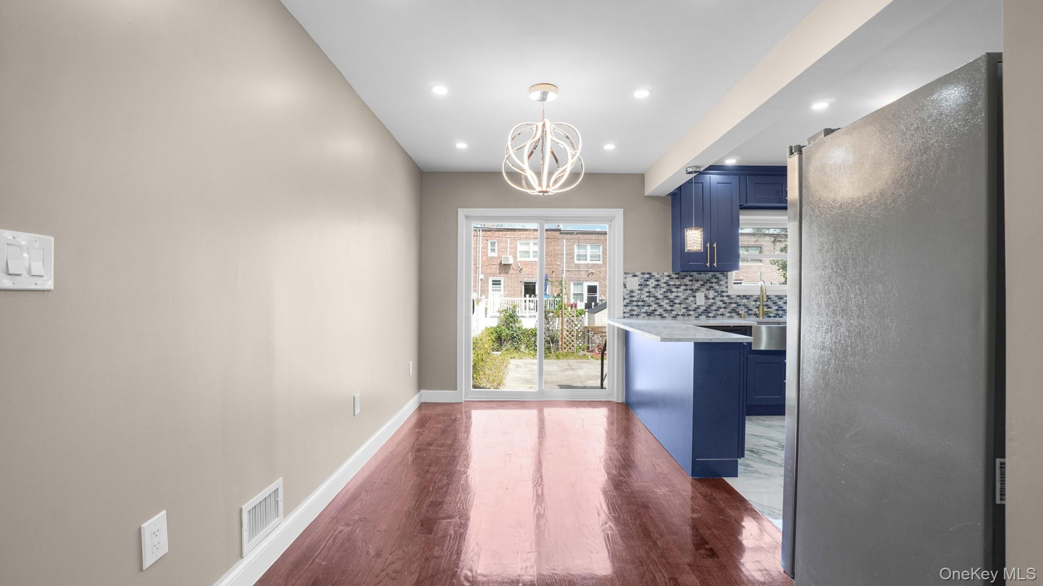 #6 photo, 89-77 Springfiled Boulevard, क्वीन्स गाँव Queens Village , NY 11427