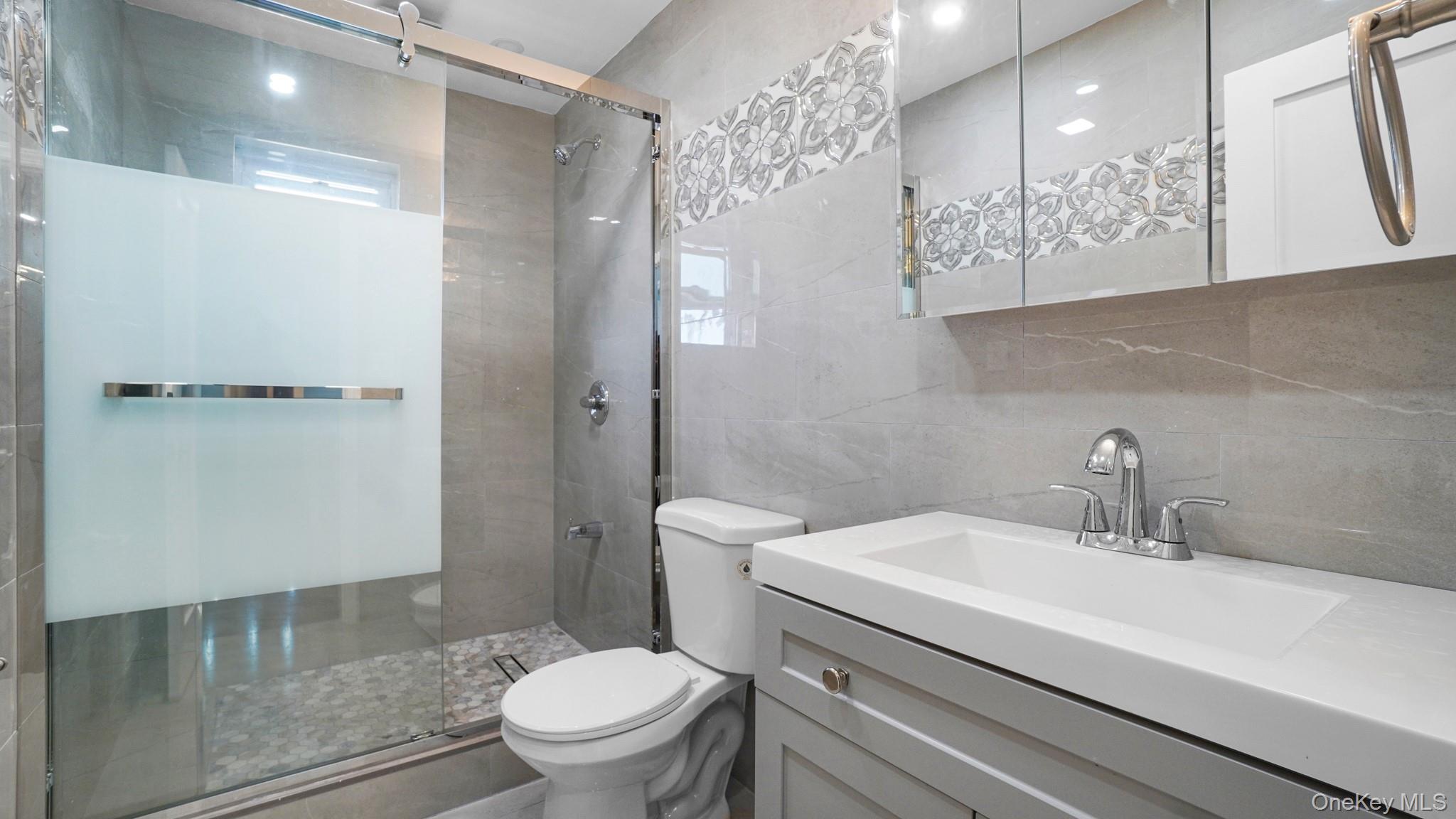 #8 photo, 89-77 Springfiled Boulevard, क्वीन्स गाँव Queens Village , NY 11427