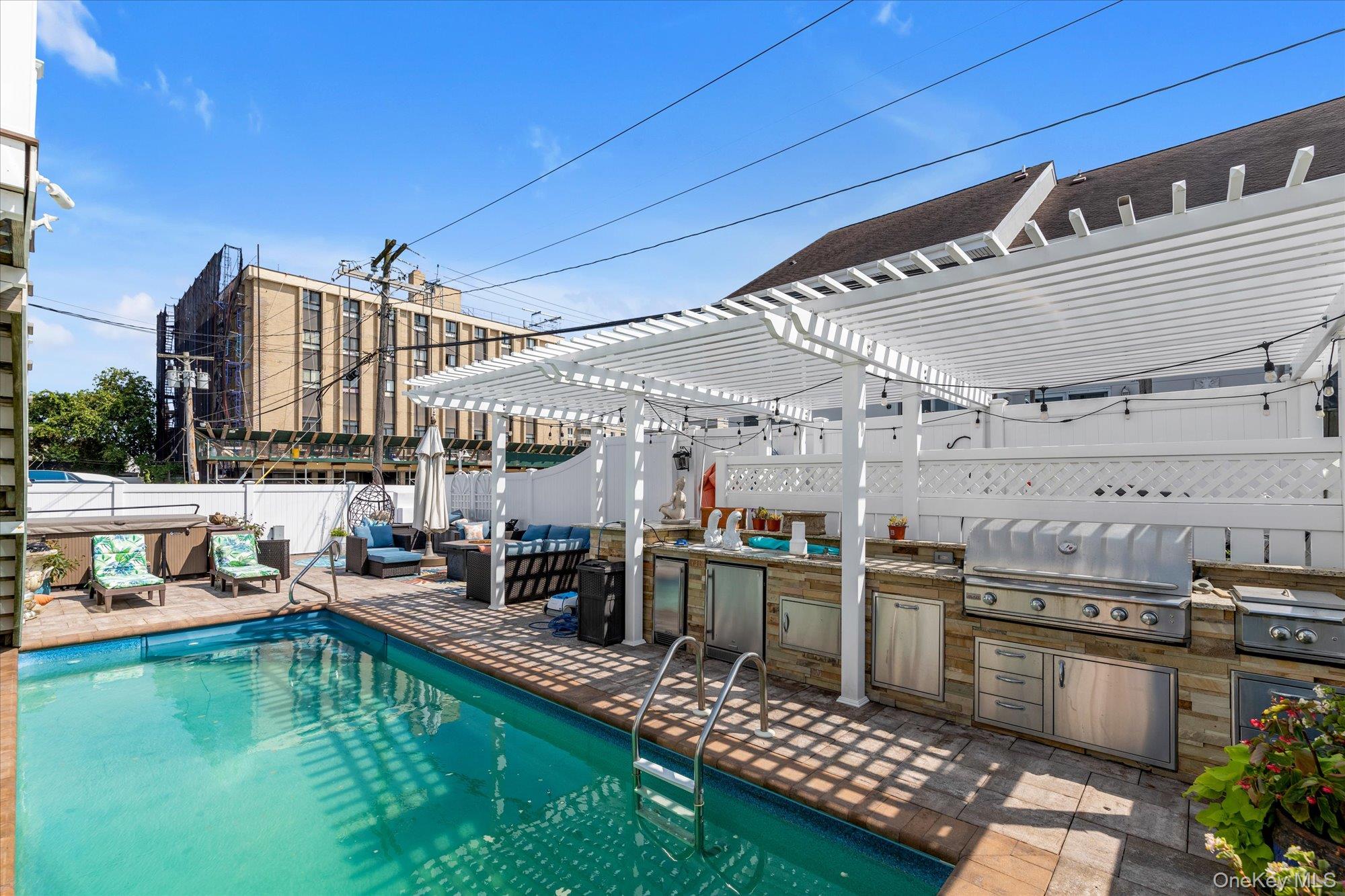 #1 photo, 500 W Penn Street, ナッソー郡 Long Beach , NY 11561