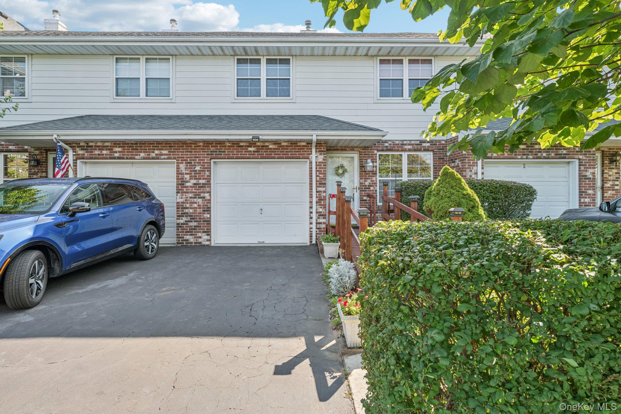 #1 photo, 19 Broadlawn Drive, 东长岛 Central Islip , NY 11722