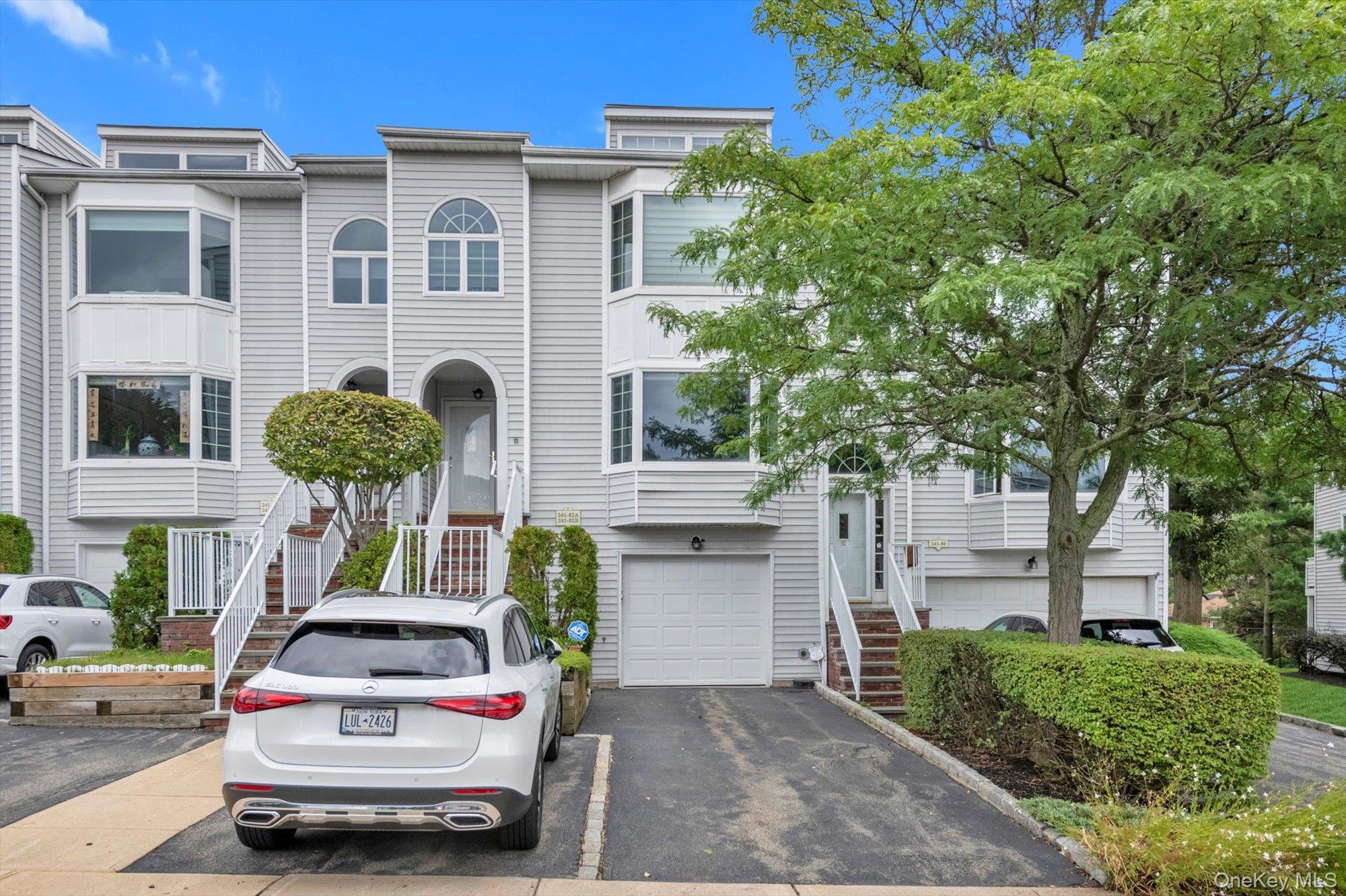 #1 photo, 241-82A Oak Park Drive, 皇后区 道格拉斯顿 Douglaston , NY 11362