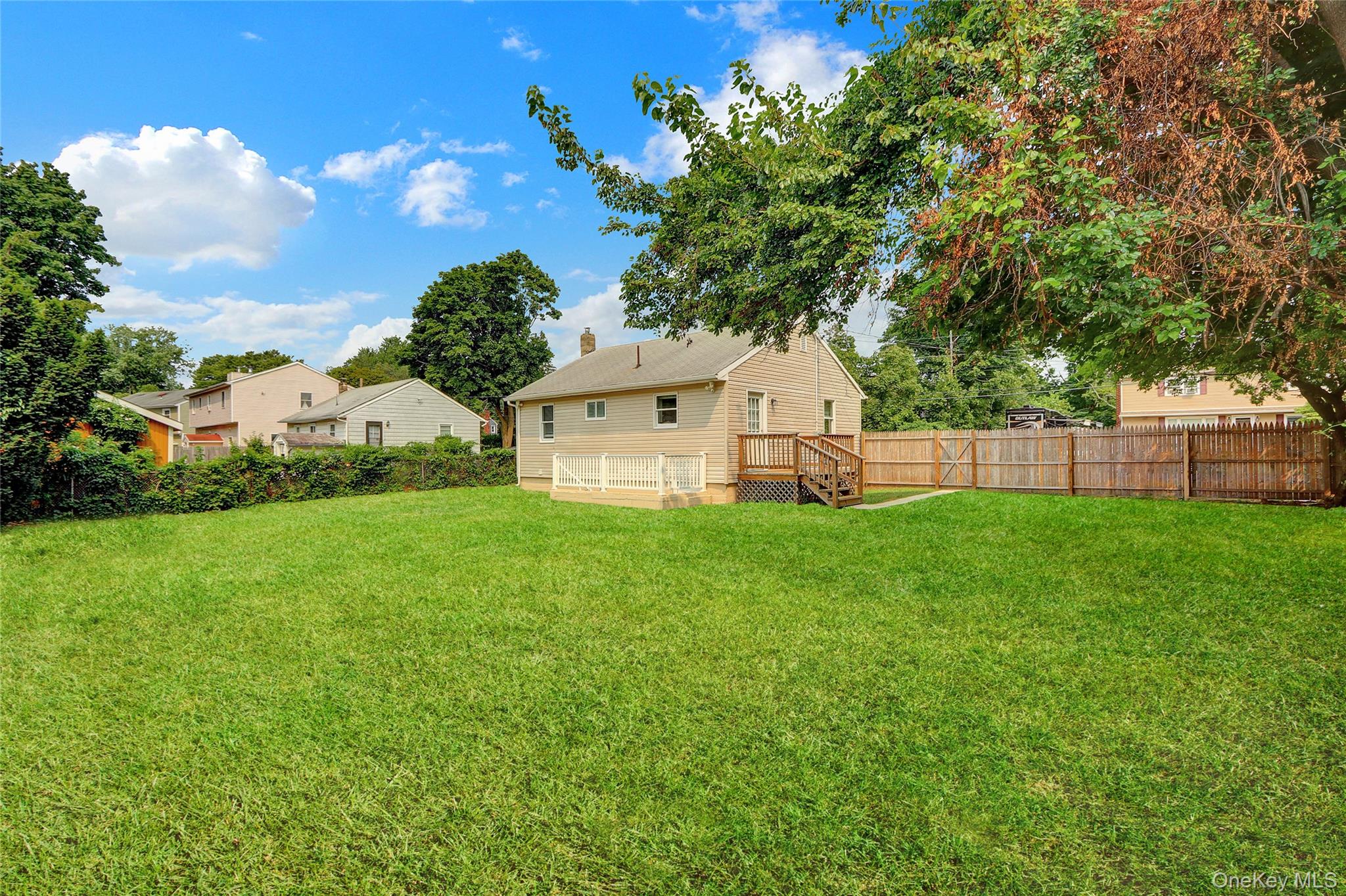 #13 photo, 53 Saint Peters Drive, 롱 아일랜드 Brentwood , NY 11717