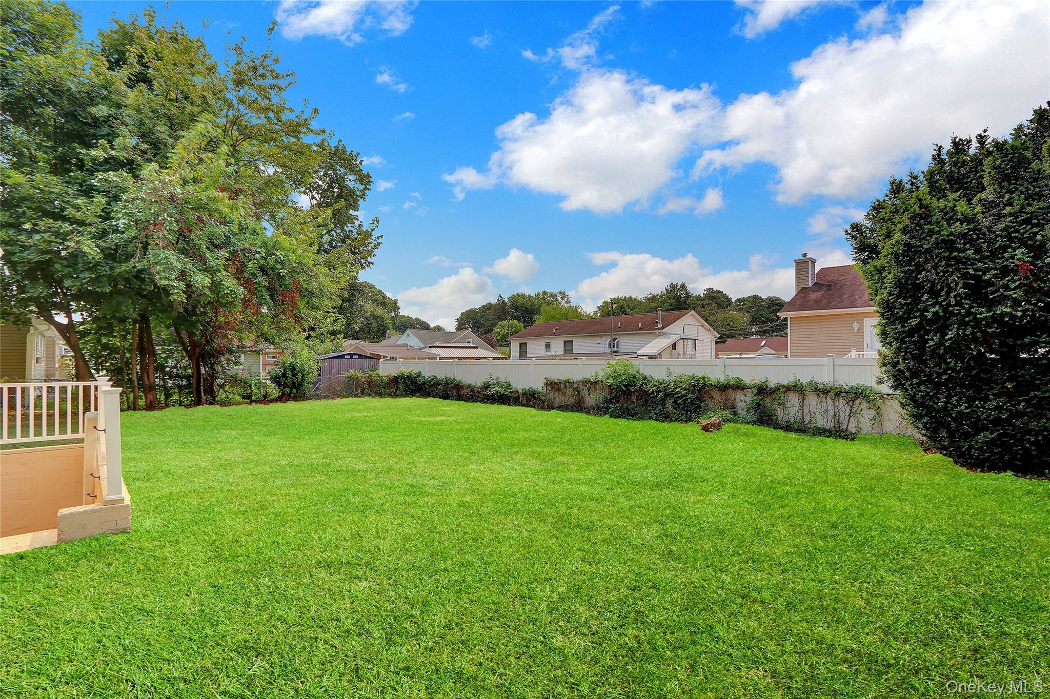 #15 photo, 53 Saint Peters Drive, 롱 아일랜드 Brentwood , NY 11717