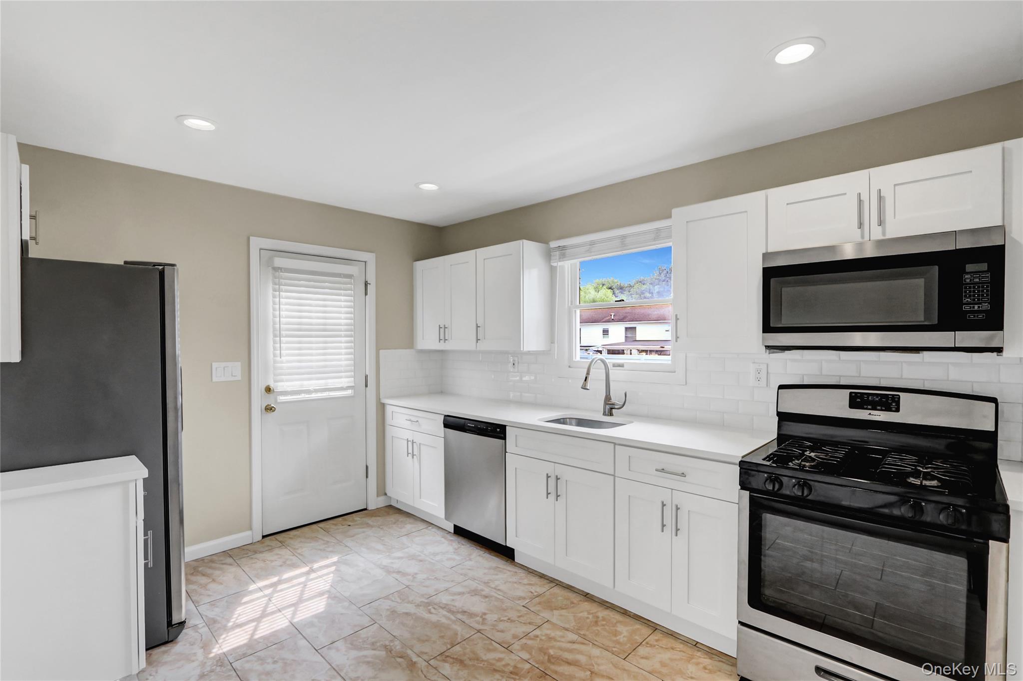 #5 photo, 53 Saint Peters Drive, 롱 아일랜드 Brentwood , NY 11717