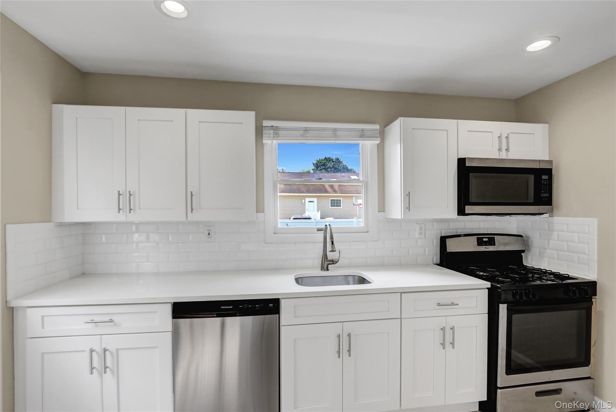 #6 photo, 53 Saint Peters Drive, 롱 아일랜드 Brentwood , NY 11717