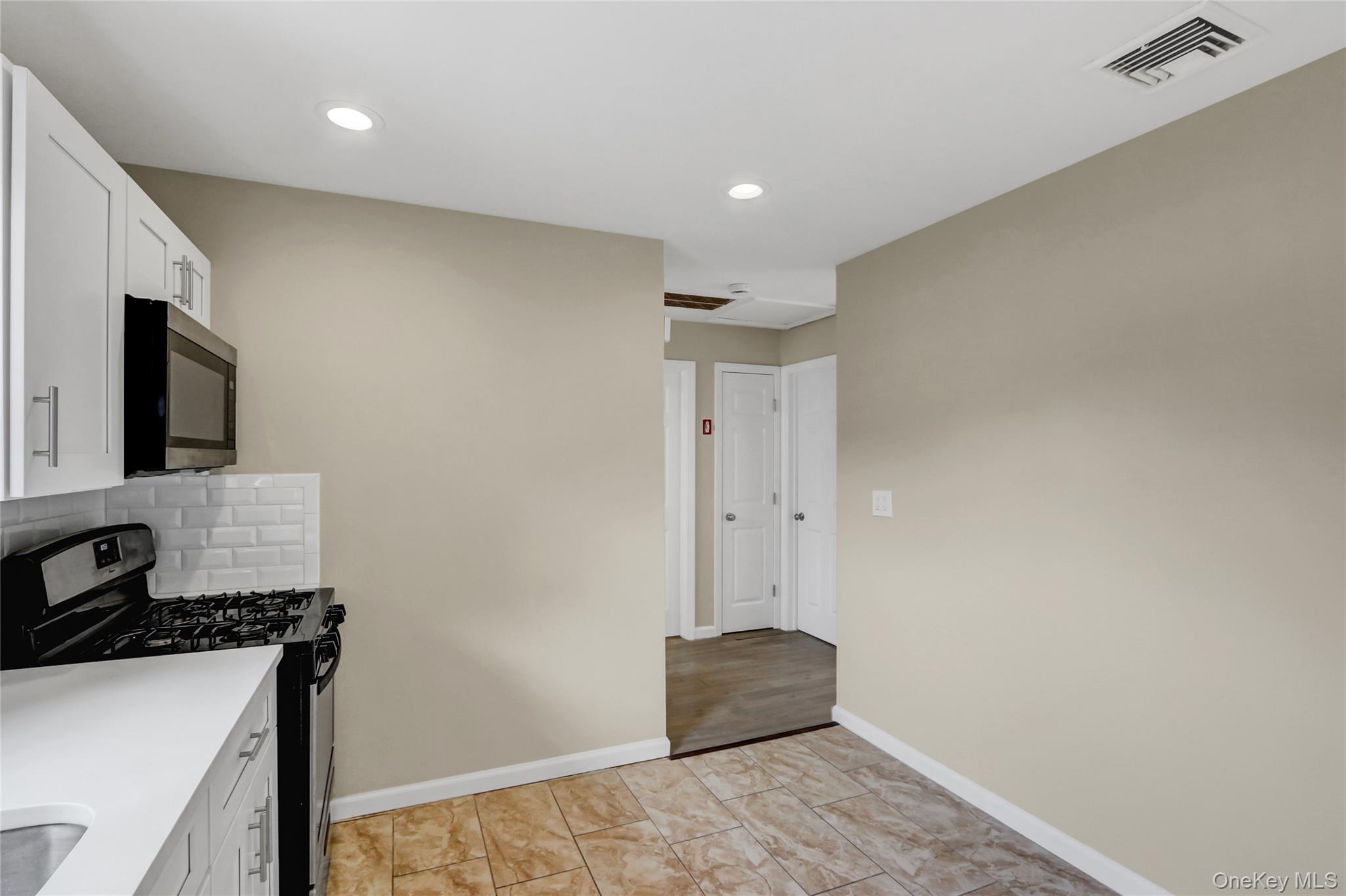 #7 photo, 53 Saint Peters Drive, 롱 아일랜드 Brentwood , NY 11717