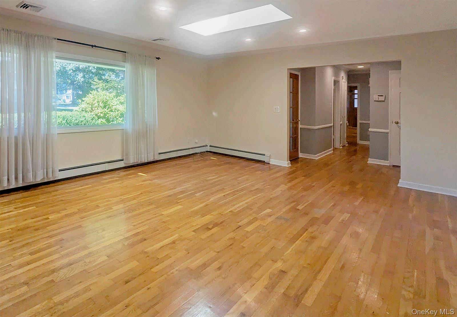 #3 photo, 48 Bayberry Avenue, ナッソー郡 Garden City , NY 11530