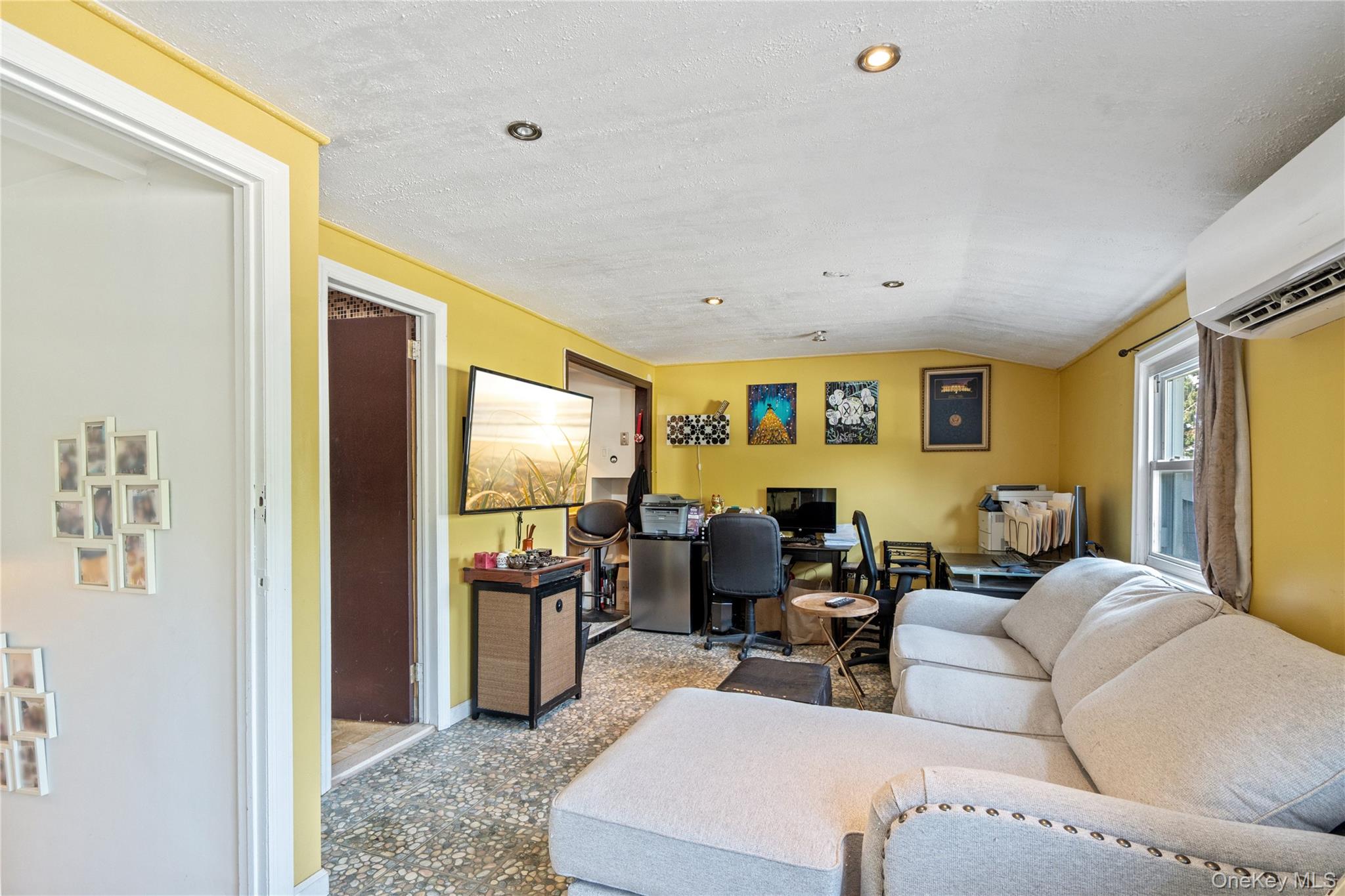 #18 photo, 9 Rugby Road, Massapequa , NY 11758