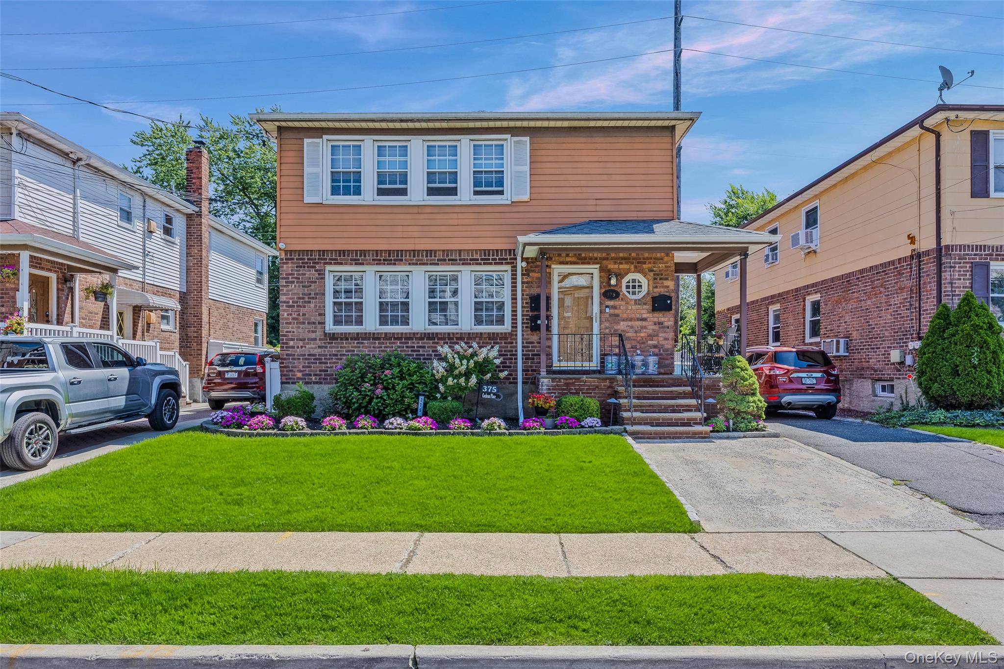 #1 photo, 375 Cochran Place, 长岛 Valley Stream , NY 11581