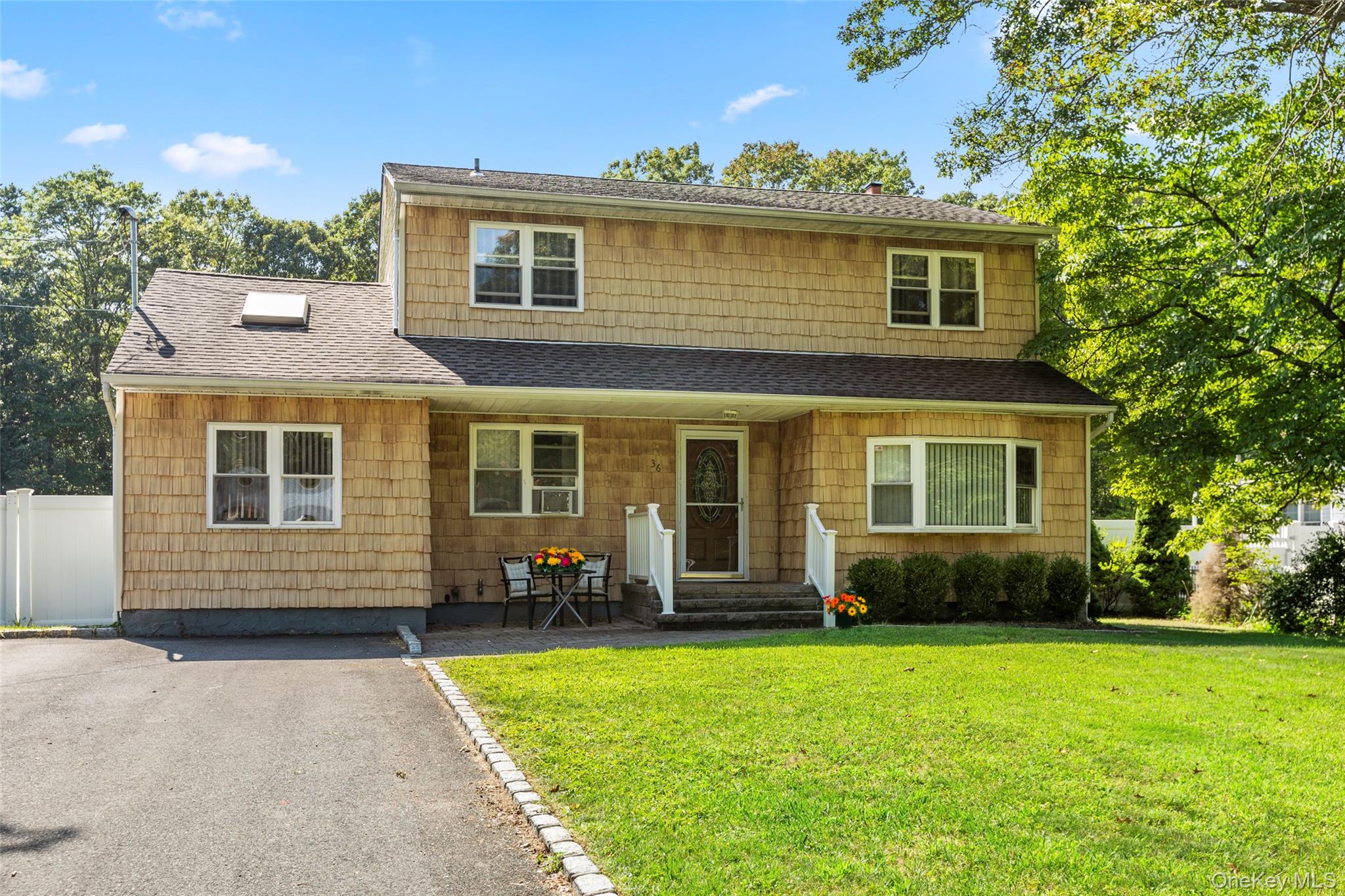 #1 photo, 36 Garden Court, 東長島 Ronkonkoma , NY 11779