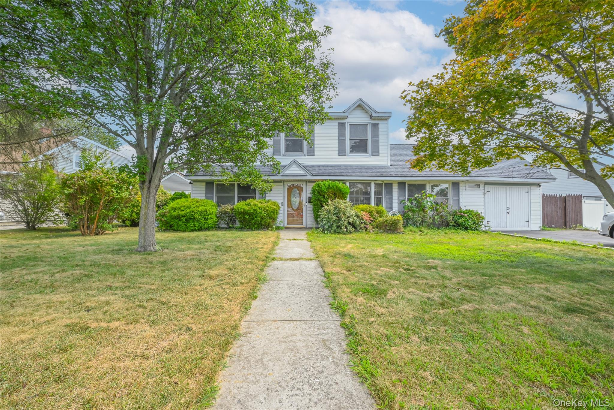 #1 photo, 19 Griddle Lane, नासाउ काउंटी Levittown , NY 11756