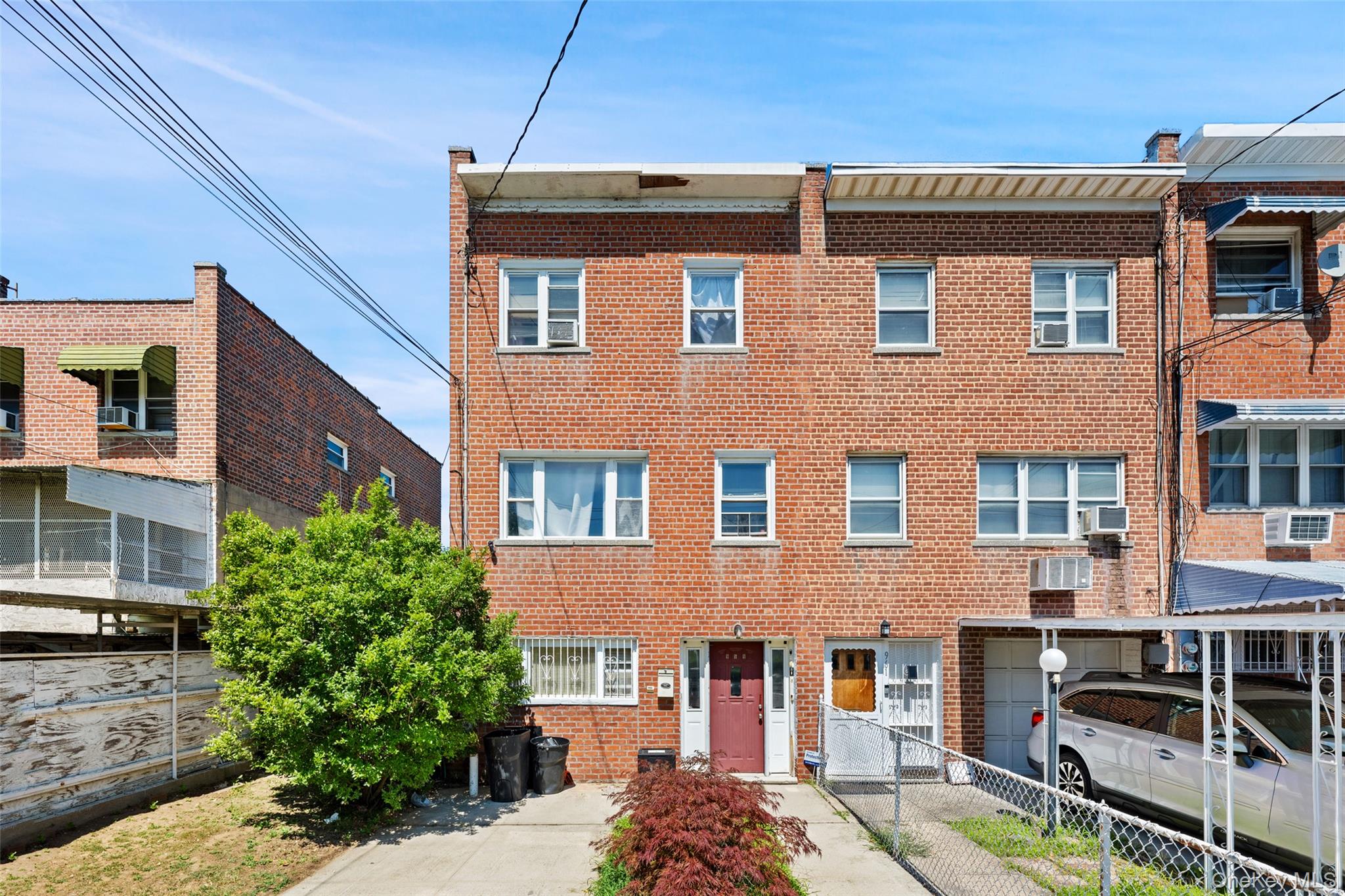 #1 photo, 959 E 220th Street, Bronx , NY 10469