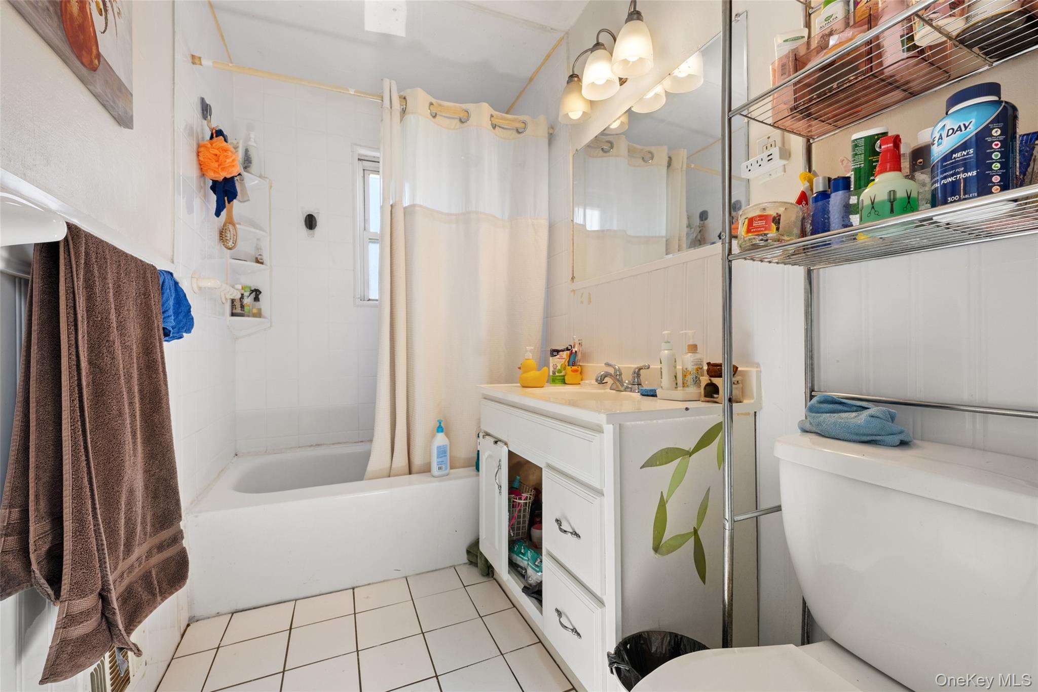 #5 photo, 959 E 220th Street, Bronx , NY 10469