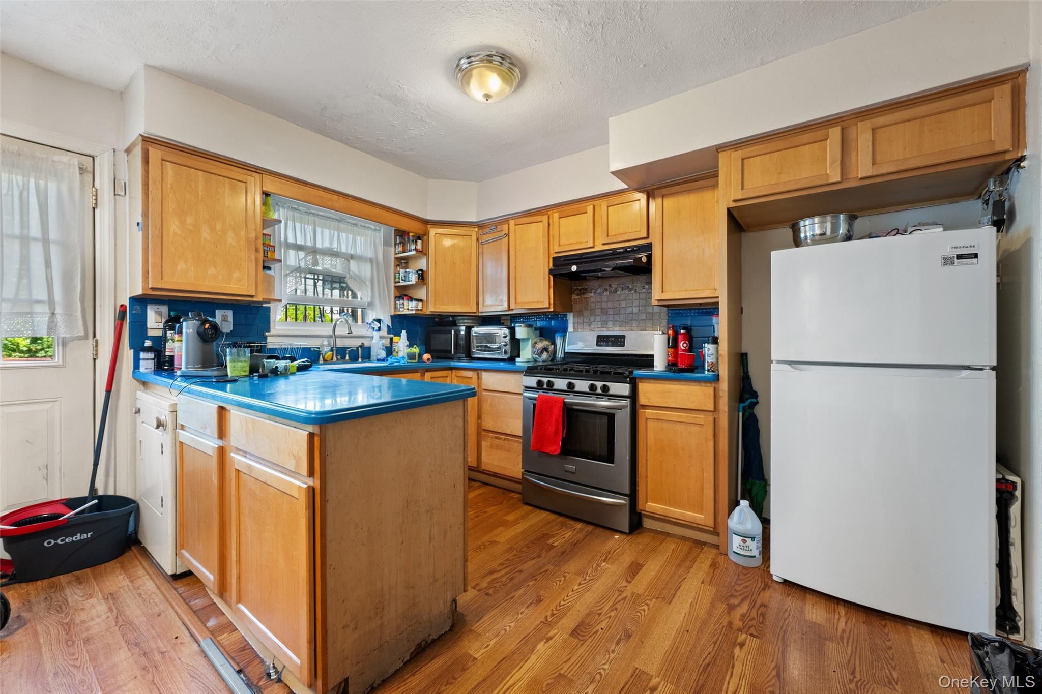 #6 photo, 959 E 220th Street, Bronx , NY 10469