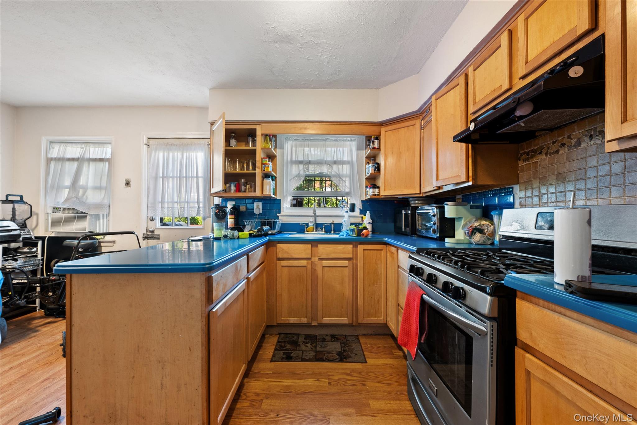 #7 photo, 959 E 220th Street, Bronx , NY 10469