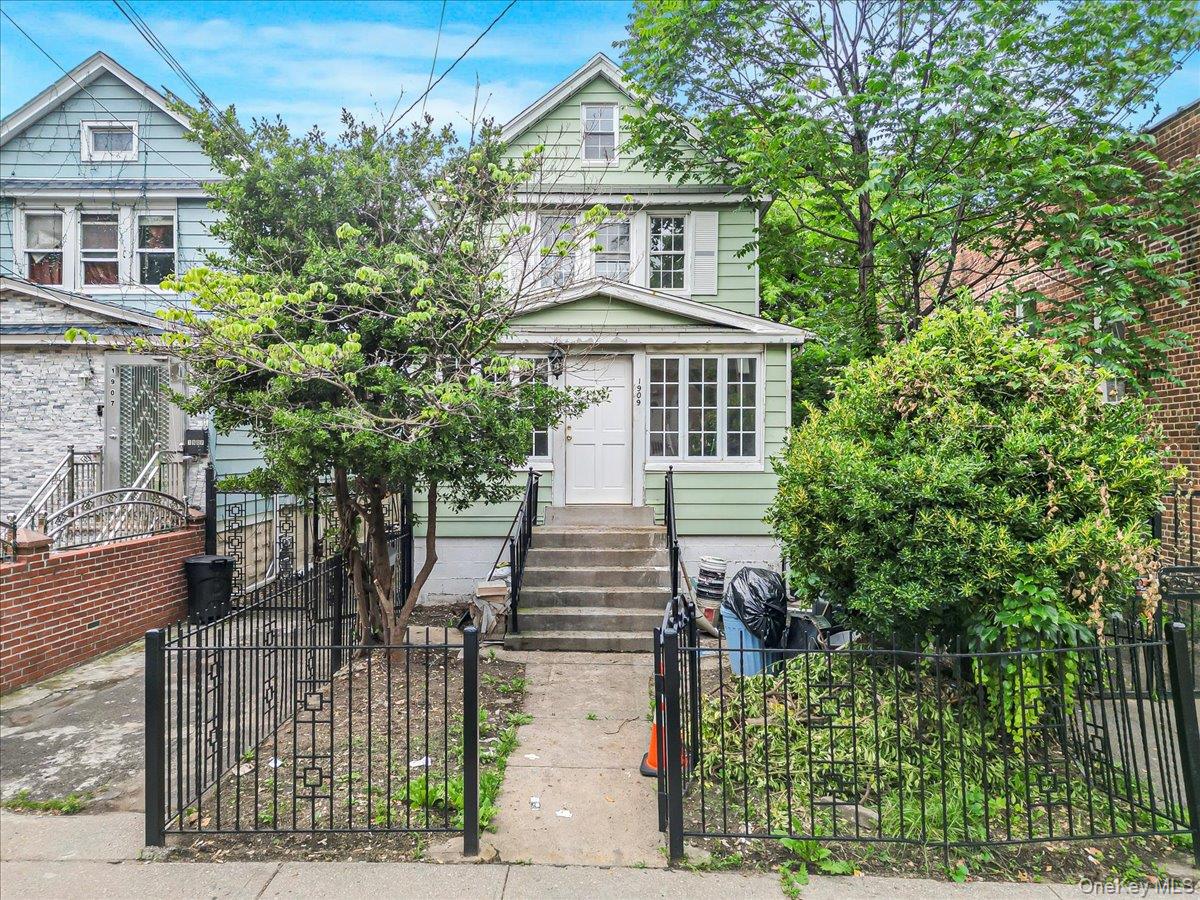 #19 photo, 1909 Lacombe Avenue, Bronx , NY 10473