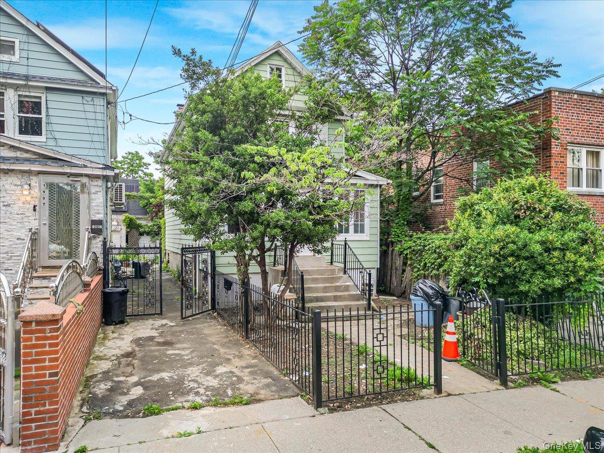 #20 photo, 1909 Lacombe Avenue, Bronx , NY 10473