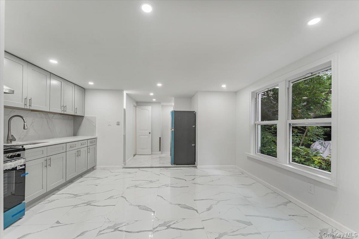 #6 photo, 1909 Lacombe Avenue, Bronx , NY 10473