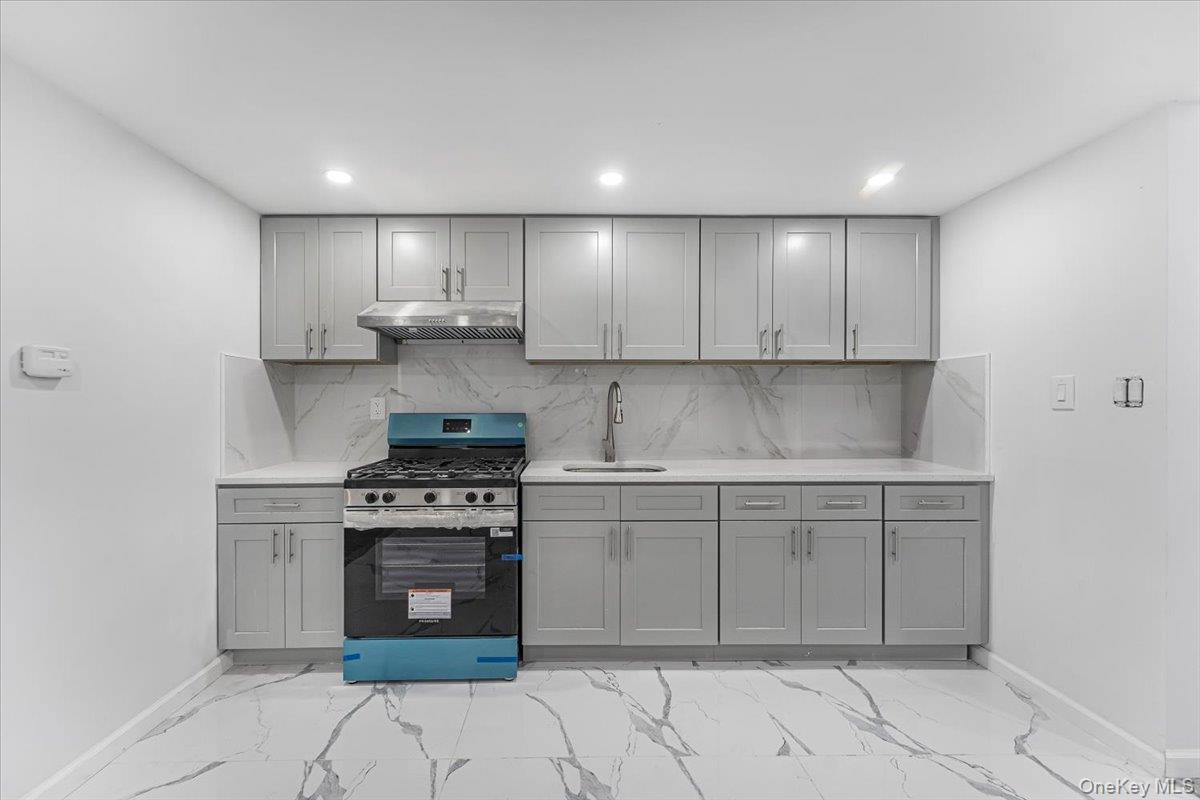 #8 photo, 1909 Lacombe Avenue, Bronx , NY 10473