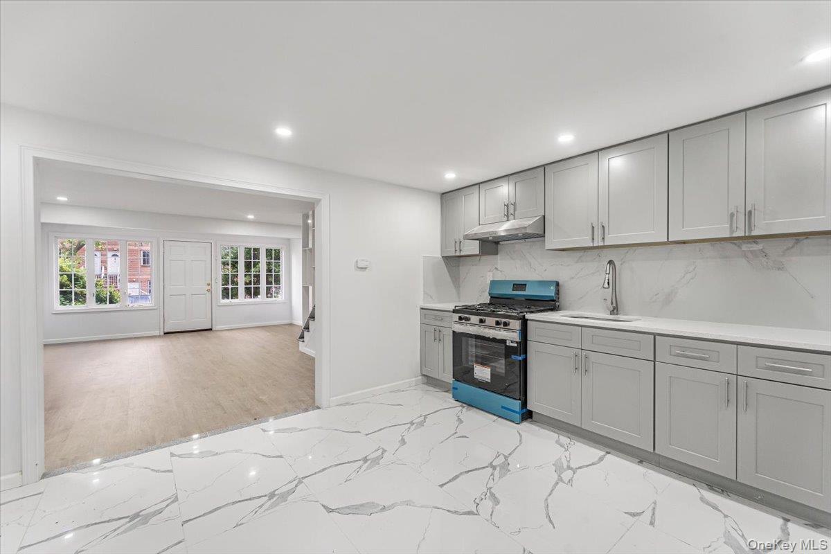 #9 photo, 1909 Lacombe Avenue, Bronx , NY 10473