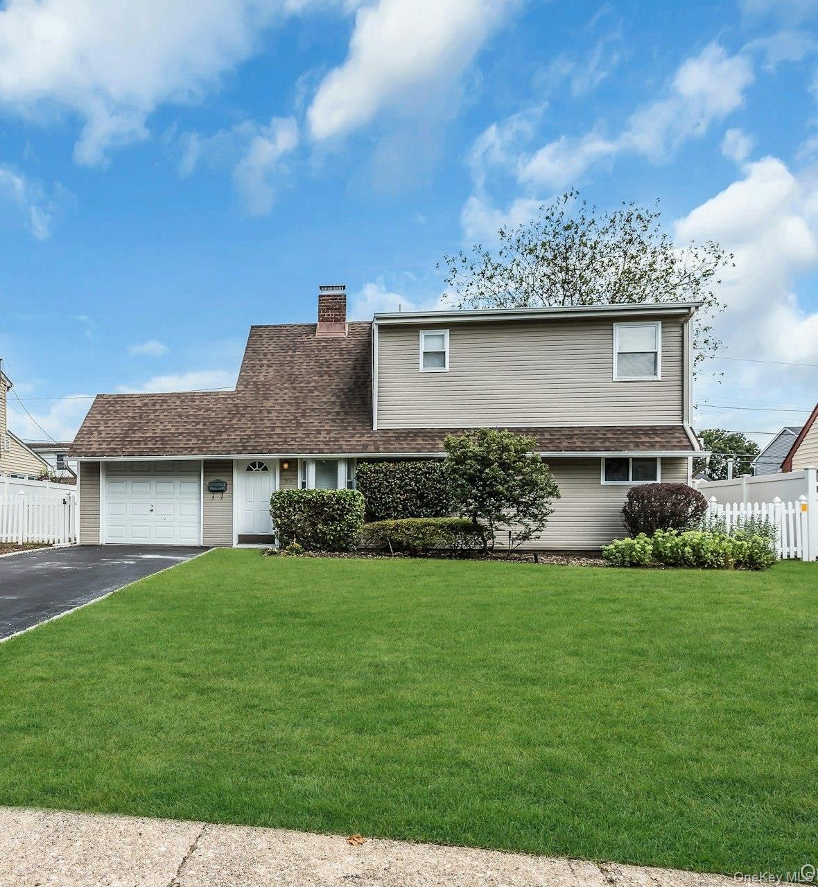 #1 photo, 27 Apollo Lane, 长岛 Hicksville , NY 11801