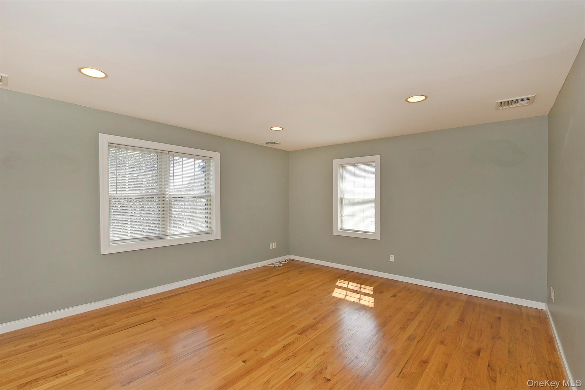 #13 photo, 16 Inwood Road, Port Washington , NY 11050