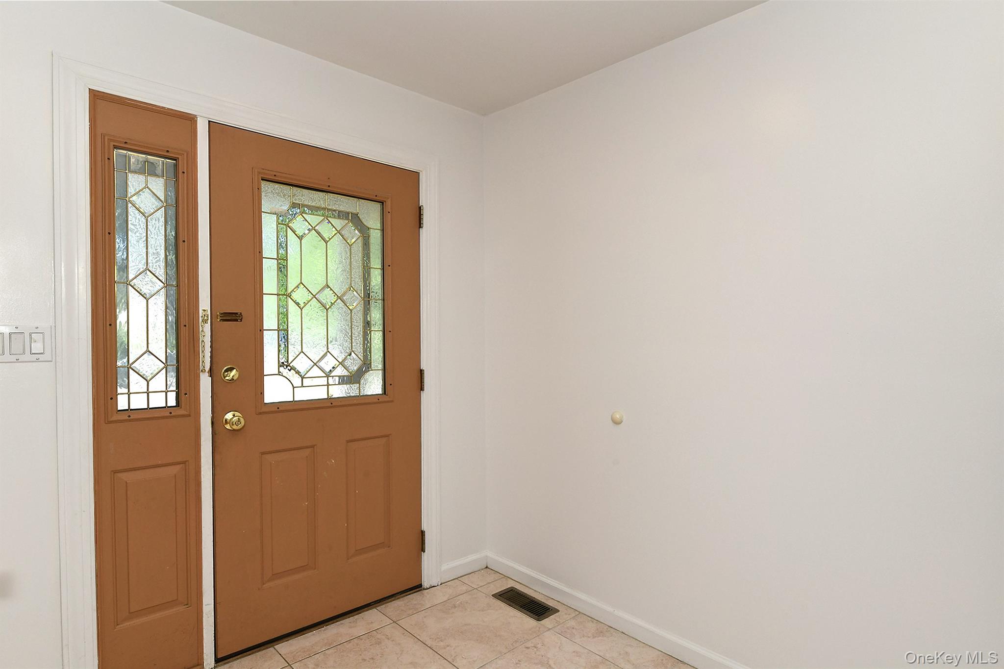 #4 photo, 16 Inwood Road, Port Washington , NY 11050