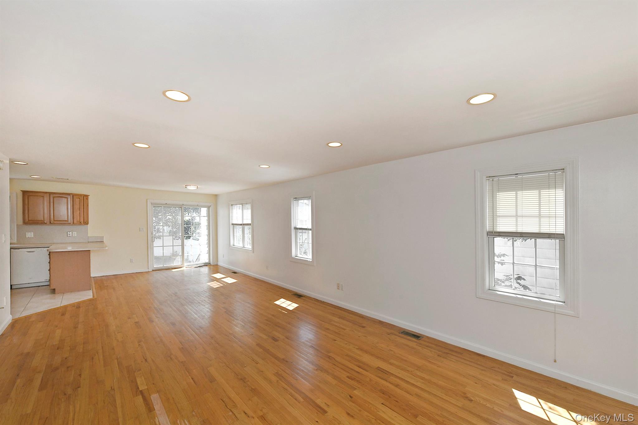 #6 photo, 16 Inwood Road, Port Washington , NY 11050