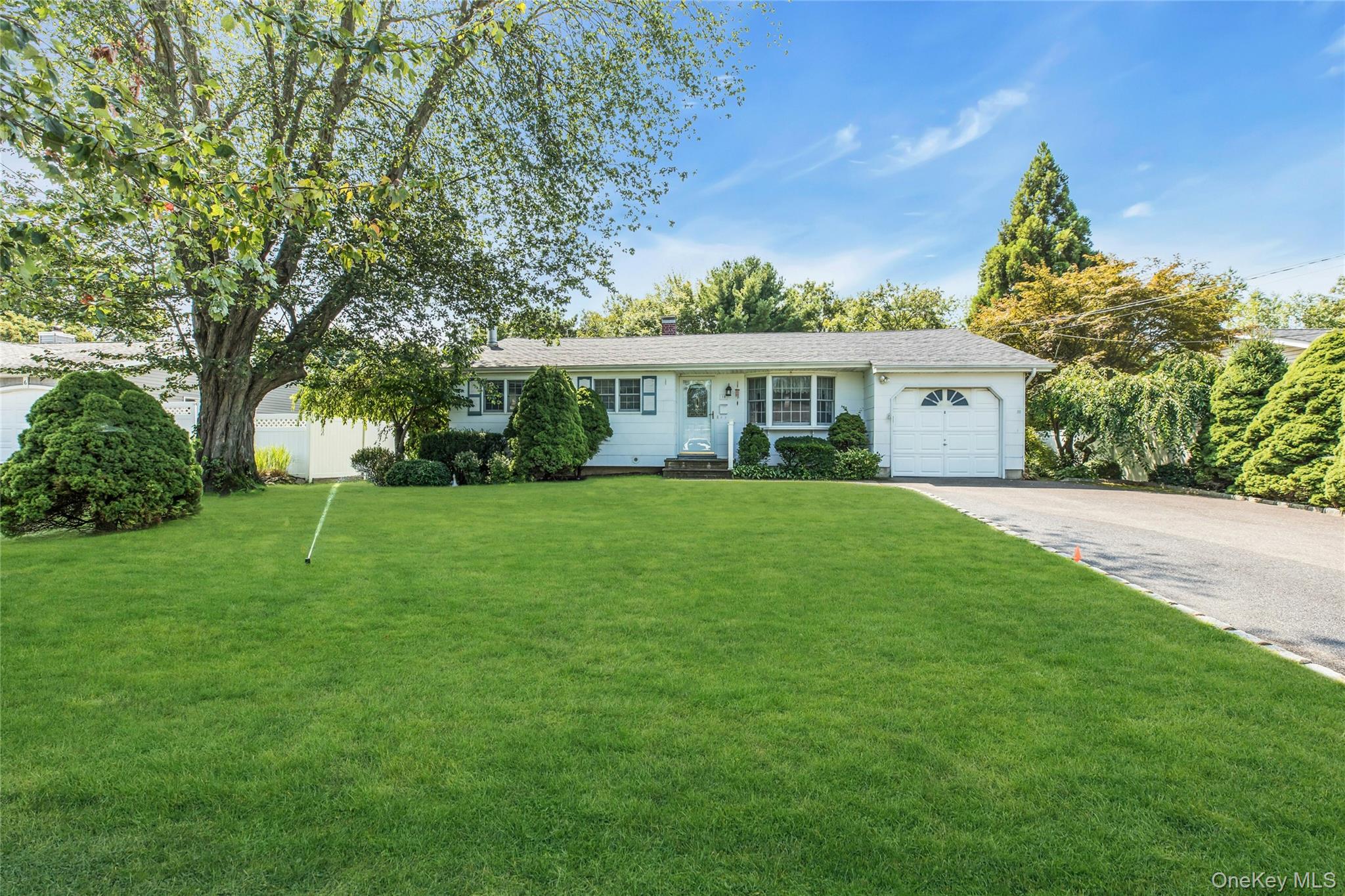 #1 photo, 10 Lucille Drive, 东长岛 Sayville , NY 11782