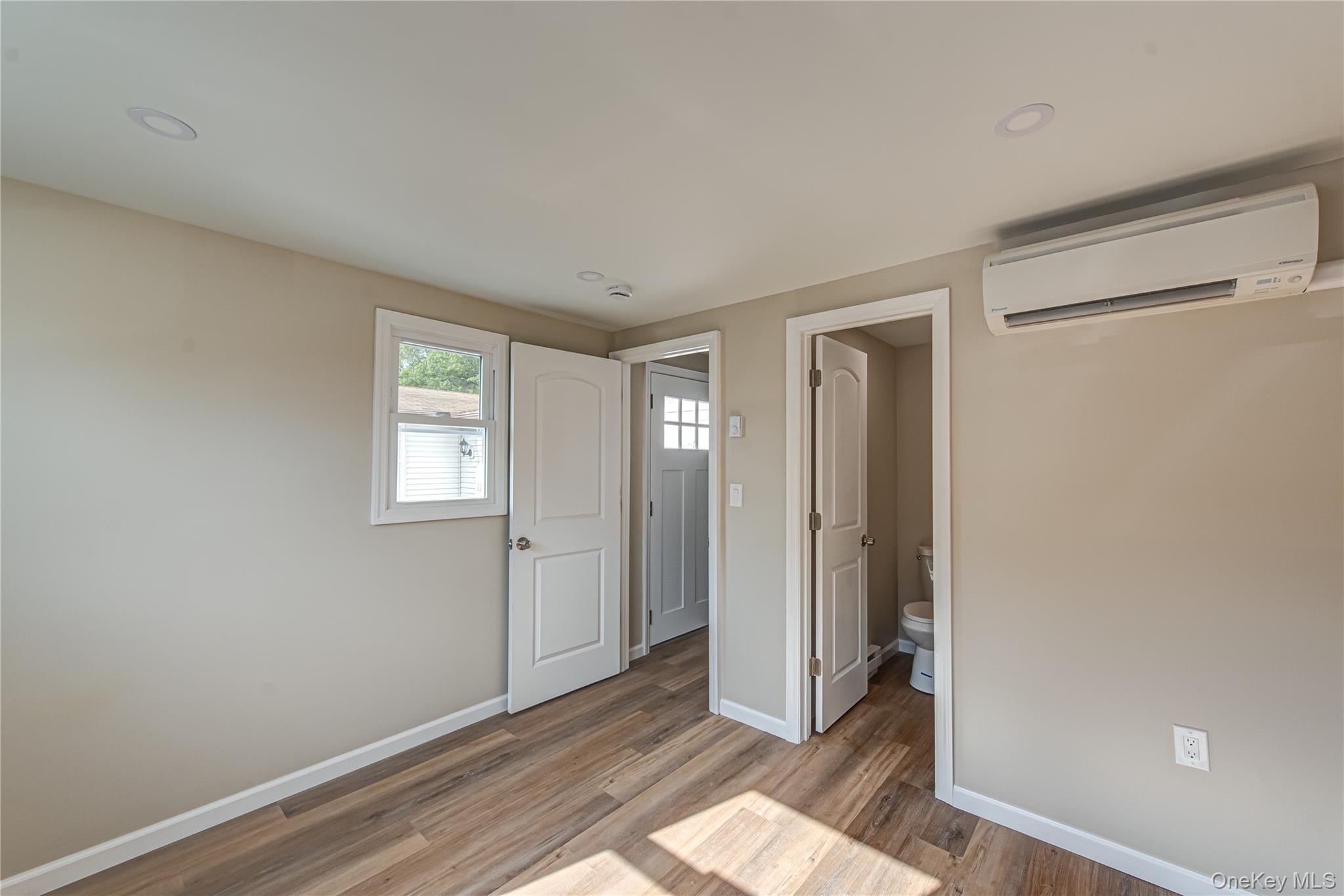 #10 photo, 145 Village Circle West, サフォーク郡 Manorville , NY 11949