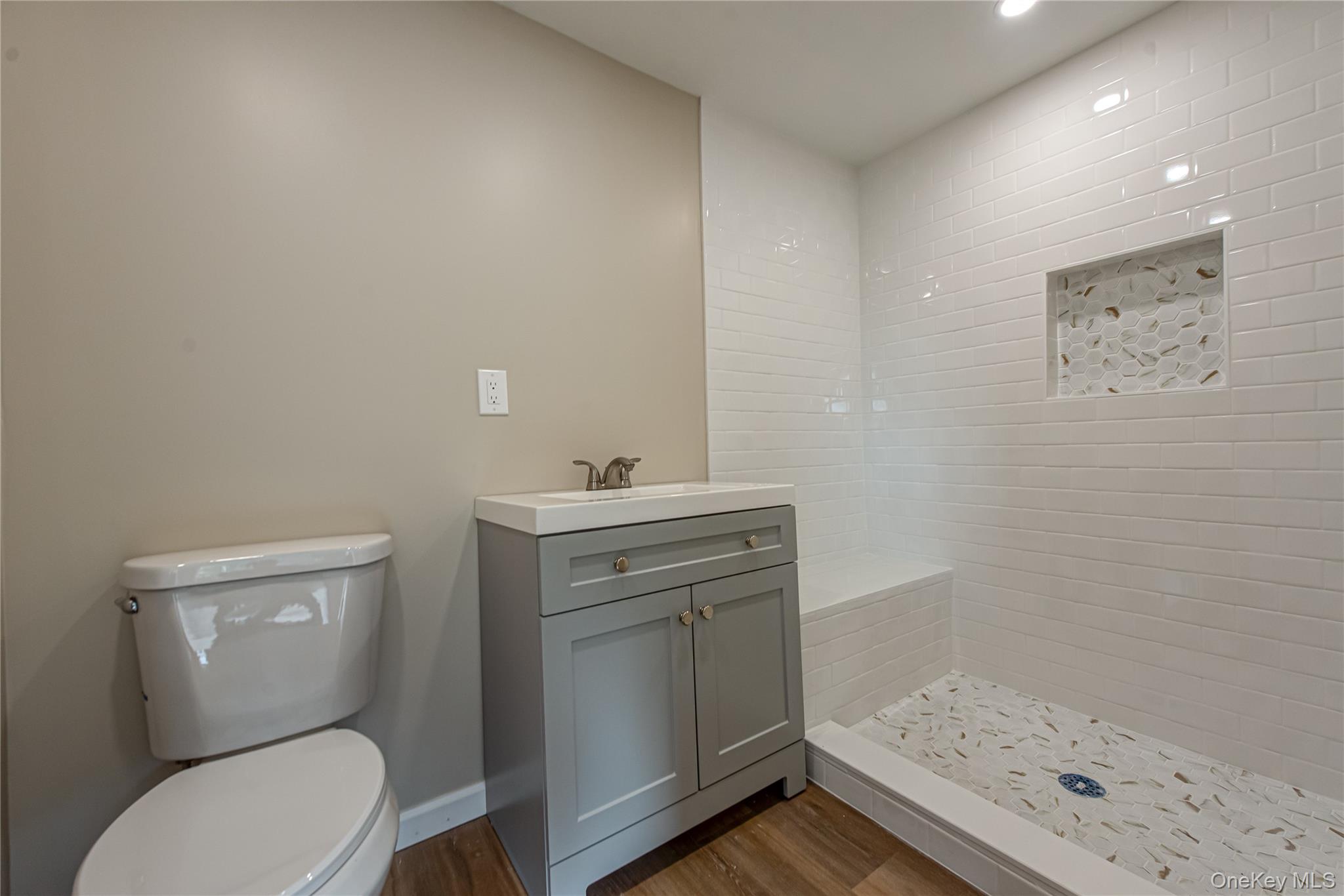 #11 photo, 145 Village Circle West, サフォーク郡 Manorville , NY 11949