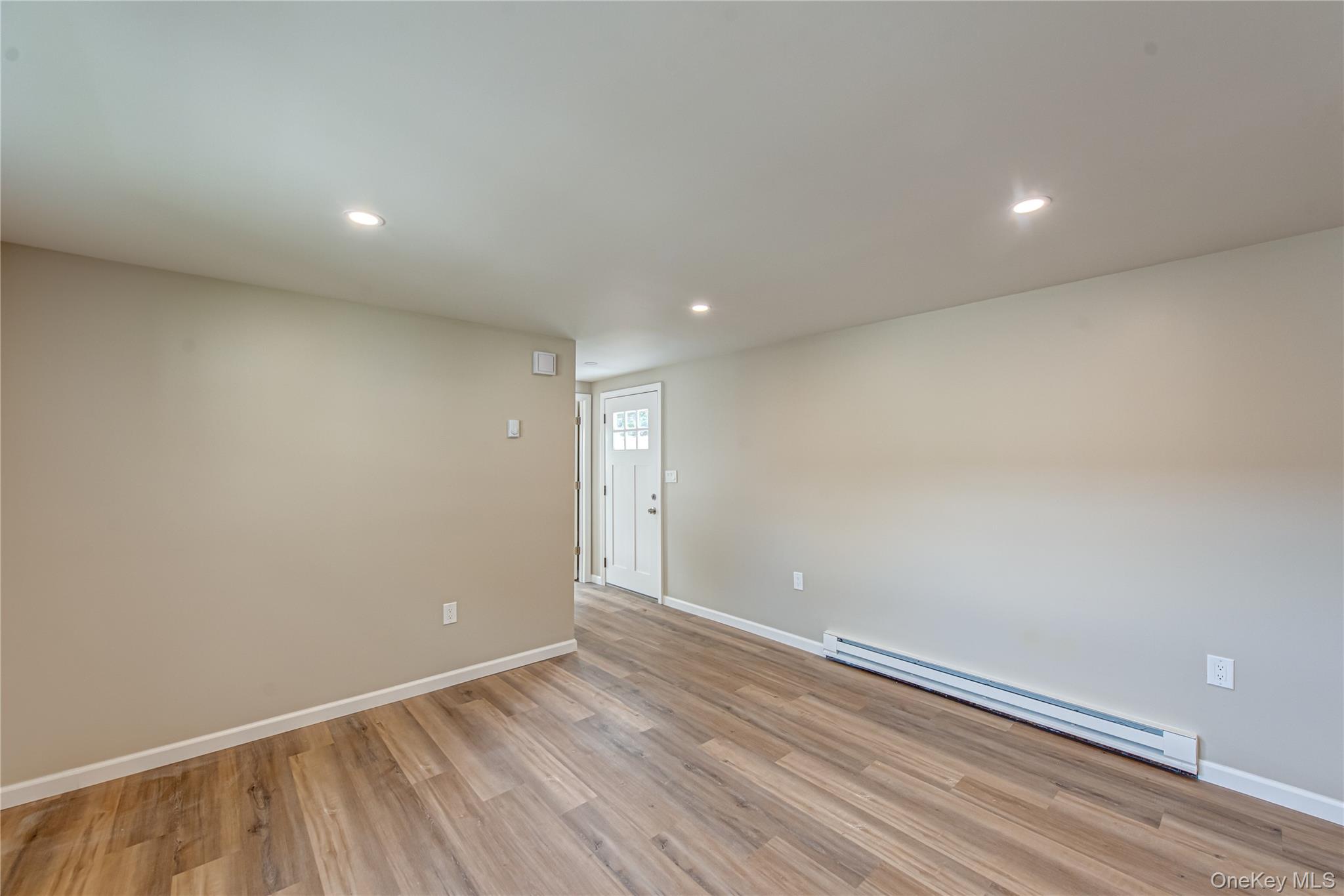 #14 photo, 145 Village Circle West, サフォーク郡 Manorville , NY 11949