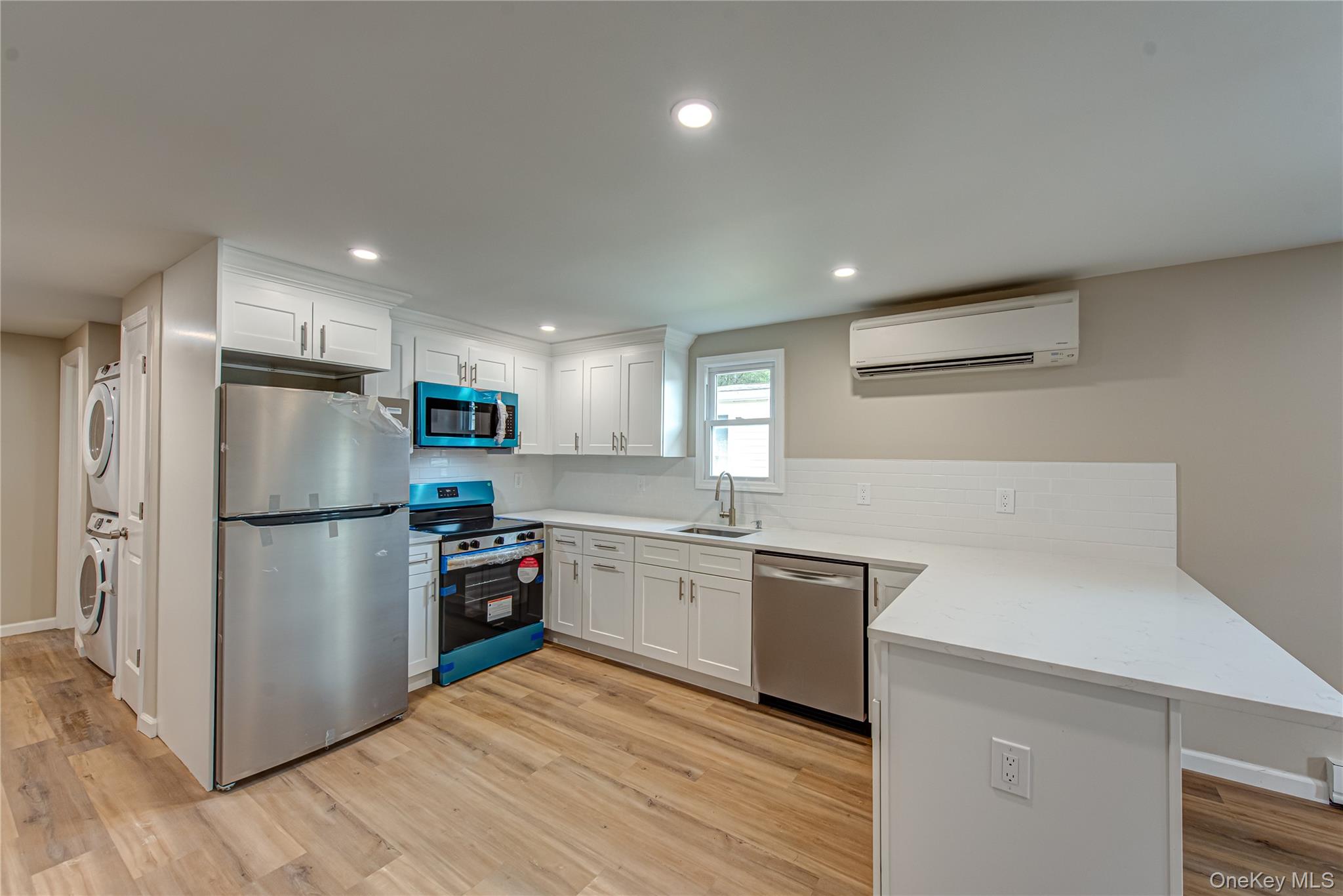 #15 photo, 145 Village Circle West, サフォーク郡 Manorville , NY 11949