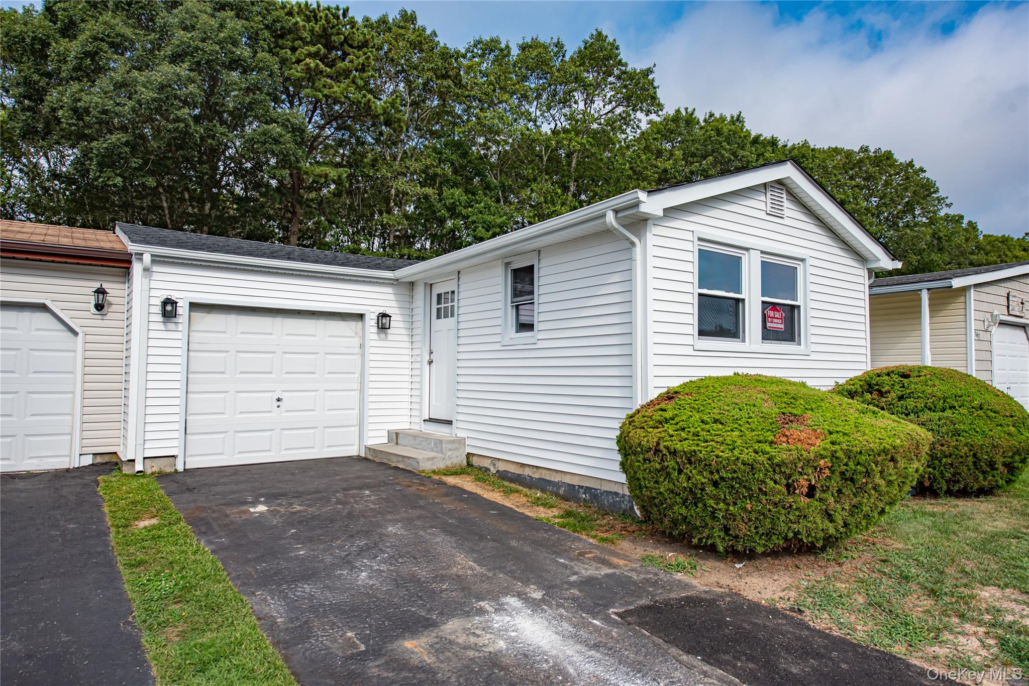 #2 photo, 145 Village Circle West, サフォーク郡 Manorville , NY 11949
