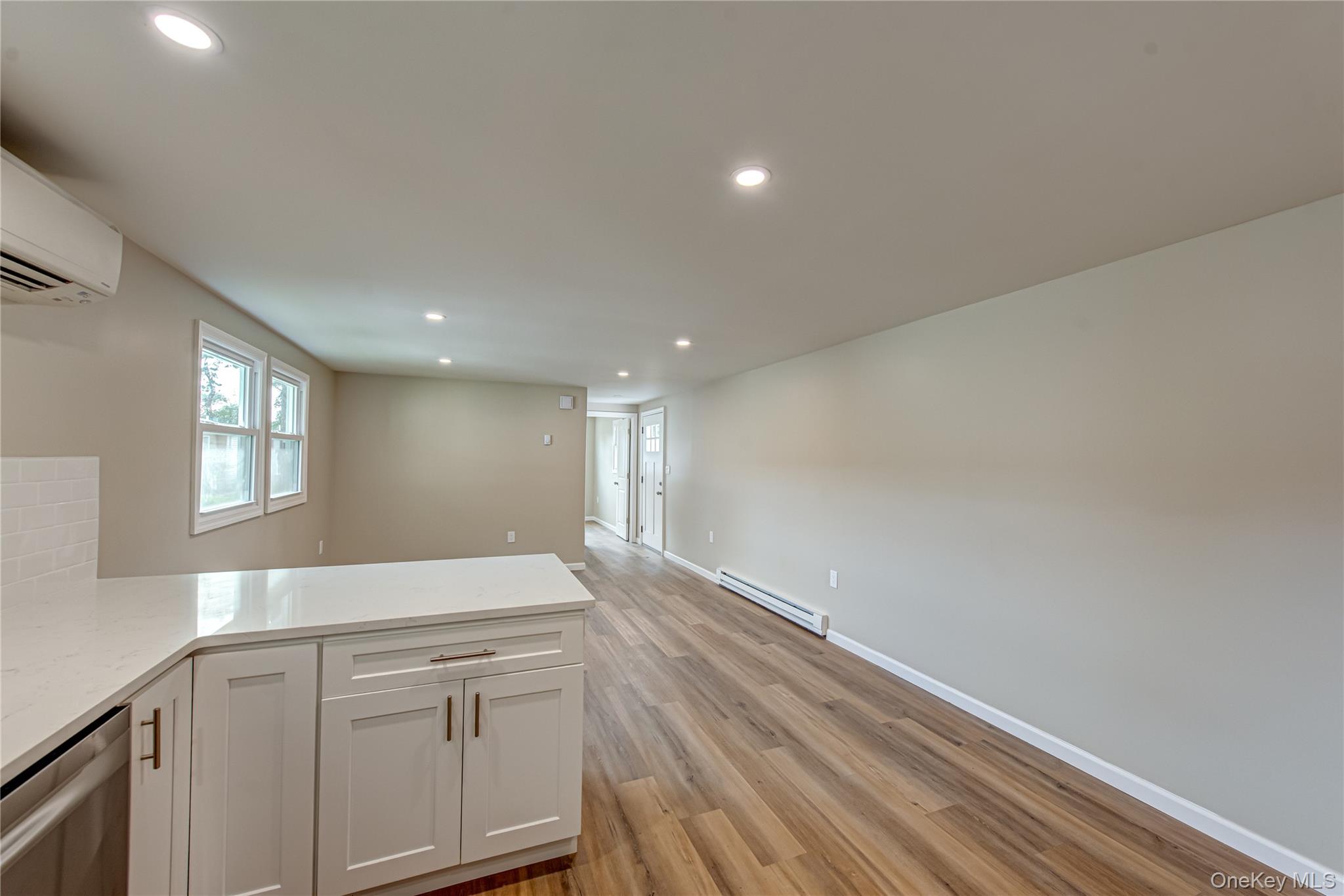 #20 photo, 145 Village Circle West, サフォーク郡 Manorville , NY 11949