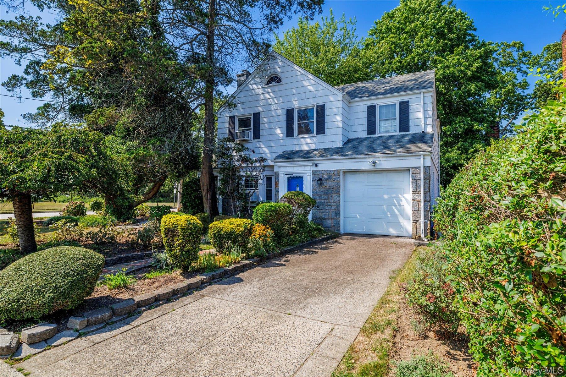 #1 photo, 3 Maple Drive, 长岛 Roosevelt , NY 11575