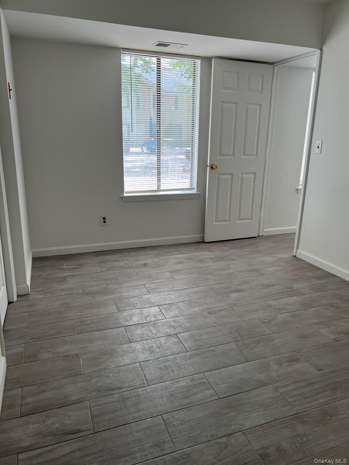 #15 photo, 19 Sierra Court, サフォーク郡 Coram , NY 11727