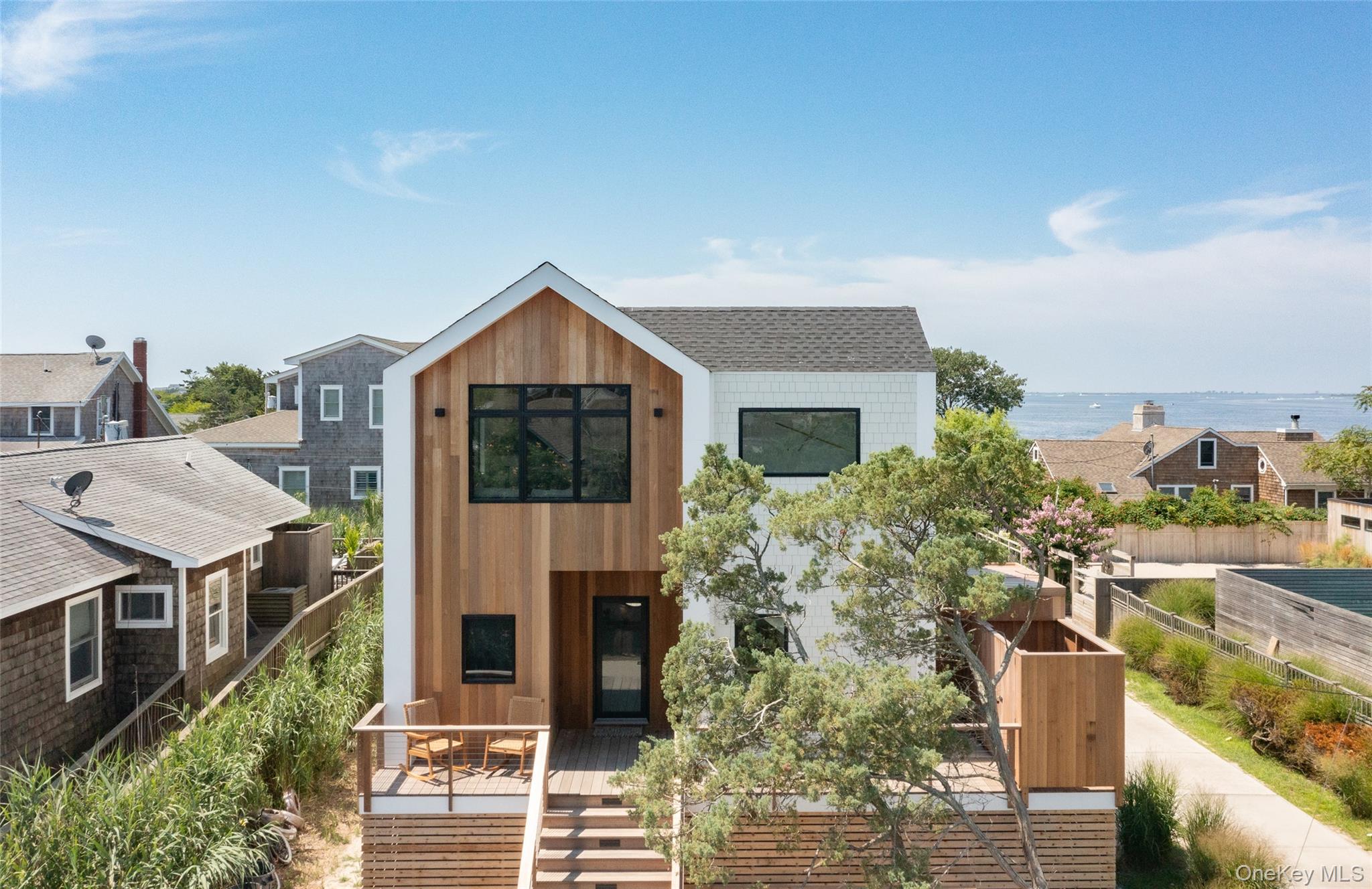 #2 photo, 319 Wilmot Road, サフォーク郡 Ocean Beach , NY 11770