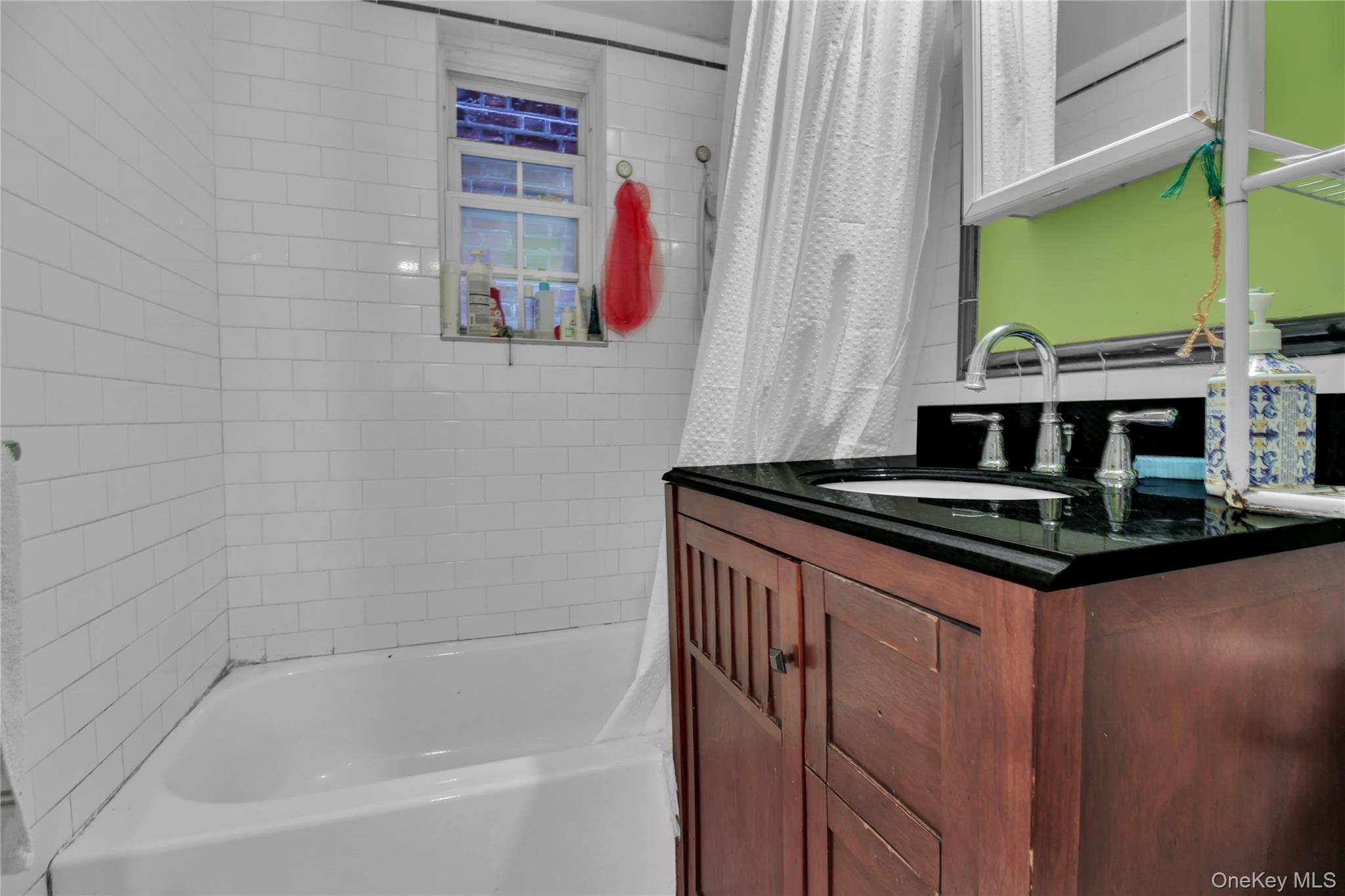 #9 photo, 52-22 Van Loon Street, クイーンズ区 Elmhurst , NY 11373