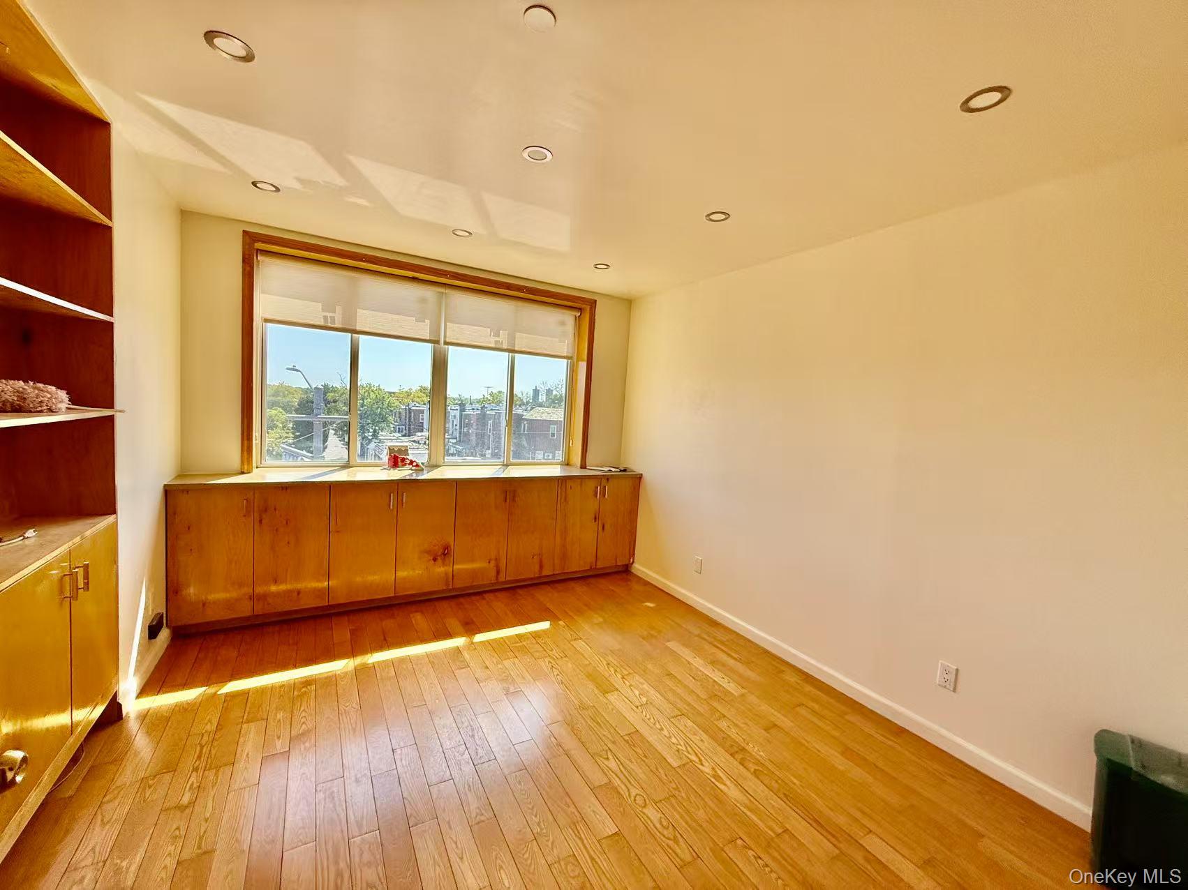 #2 photo, 5804 Main Street, クイーンズ区 Flushing , NY 11355