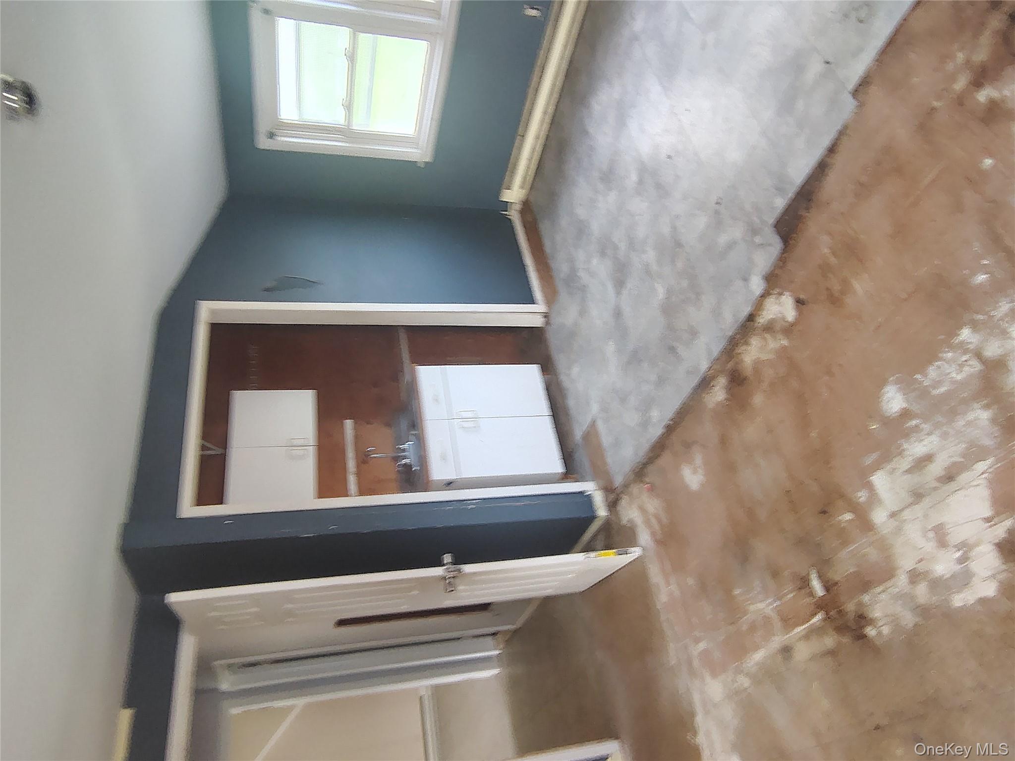 #11 photo, 351 E Meadow Avenue, ナッソー郡 East Meadow , NY 11554