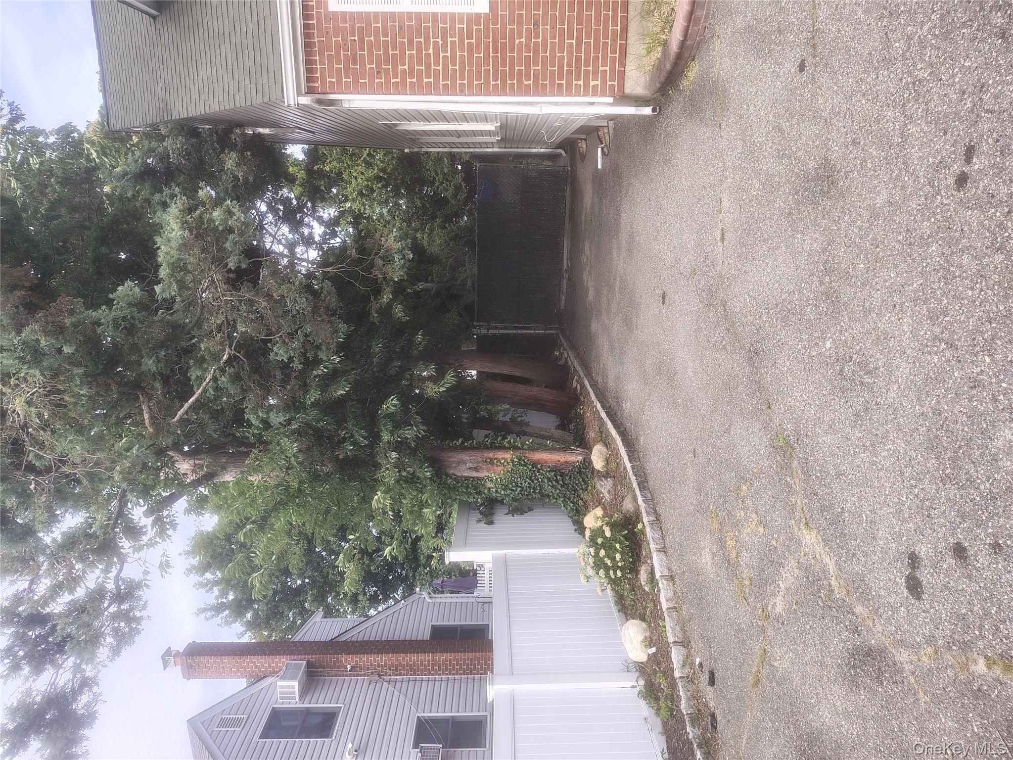 #2 photo, 351 E Meadow Avenue, ナッソー郡 East Meadow , NY 11554