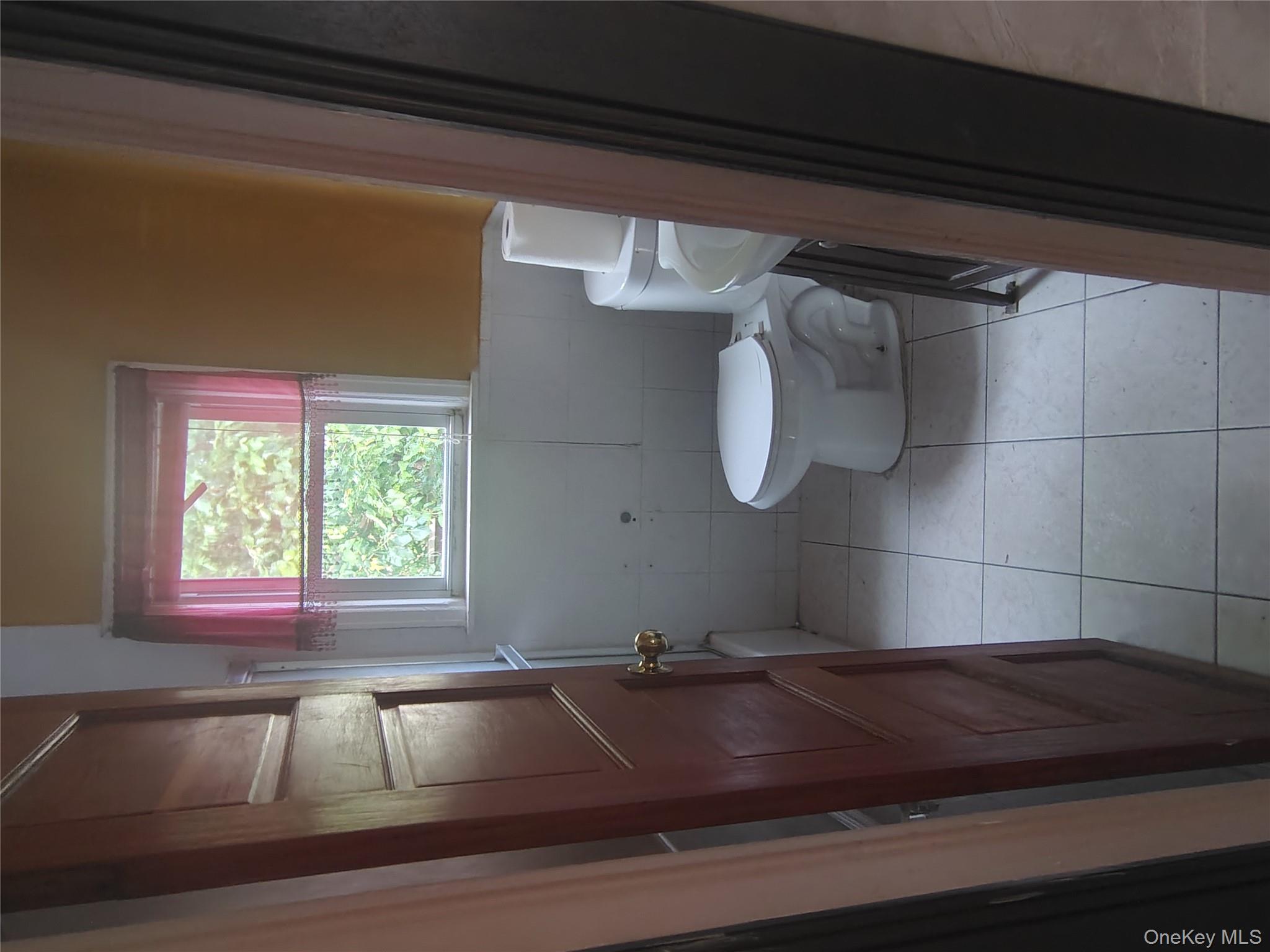 #5 photo, 351 E Meadow Avenue, ナッソー郡 East Meadow , NY 11554