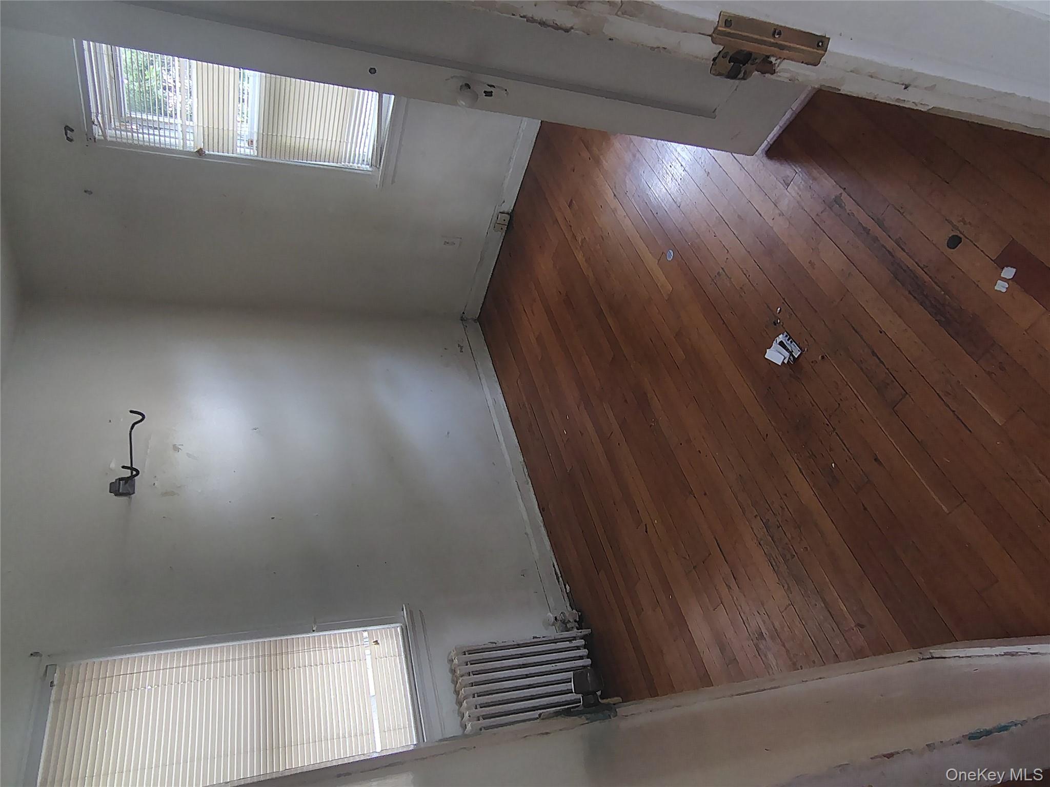 #6 photo, 351 E Meadow Avenue, ナッソー郡 East Meadow , NY 11554