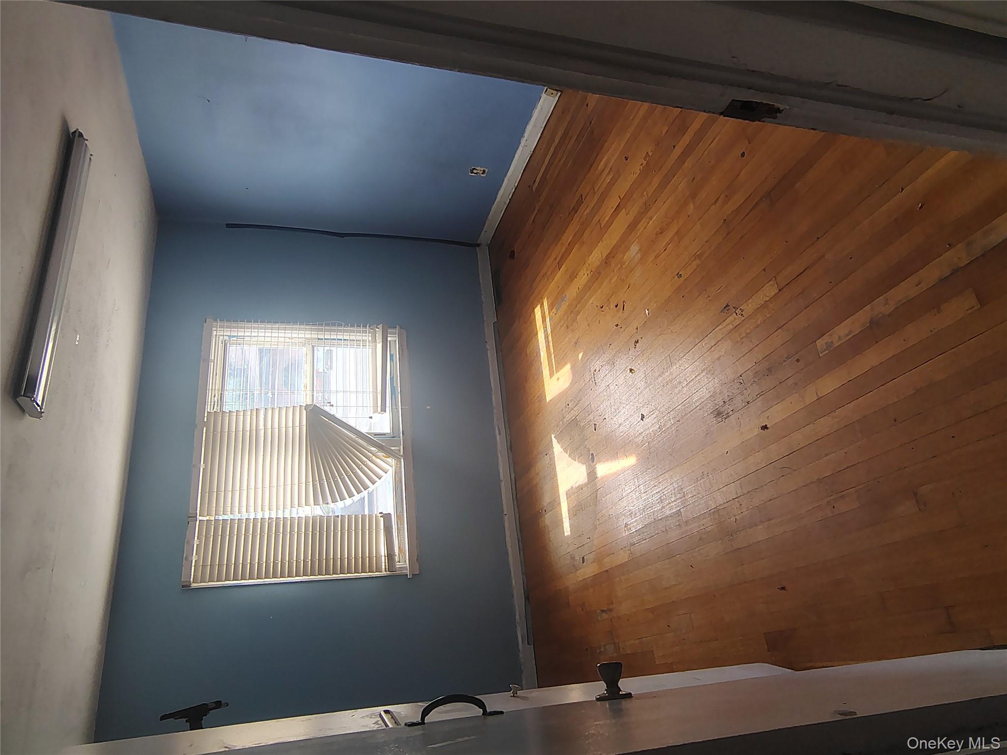 #7 photo, 351 E Meadow Avenue, ナッソー郡 East Meadow , NY 11554