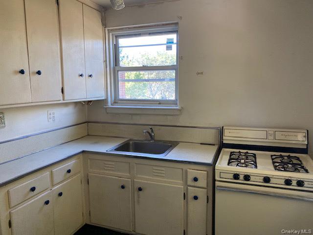 #3 photo, 254-04 75th Avenue, Glen Oaks , NY 11004