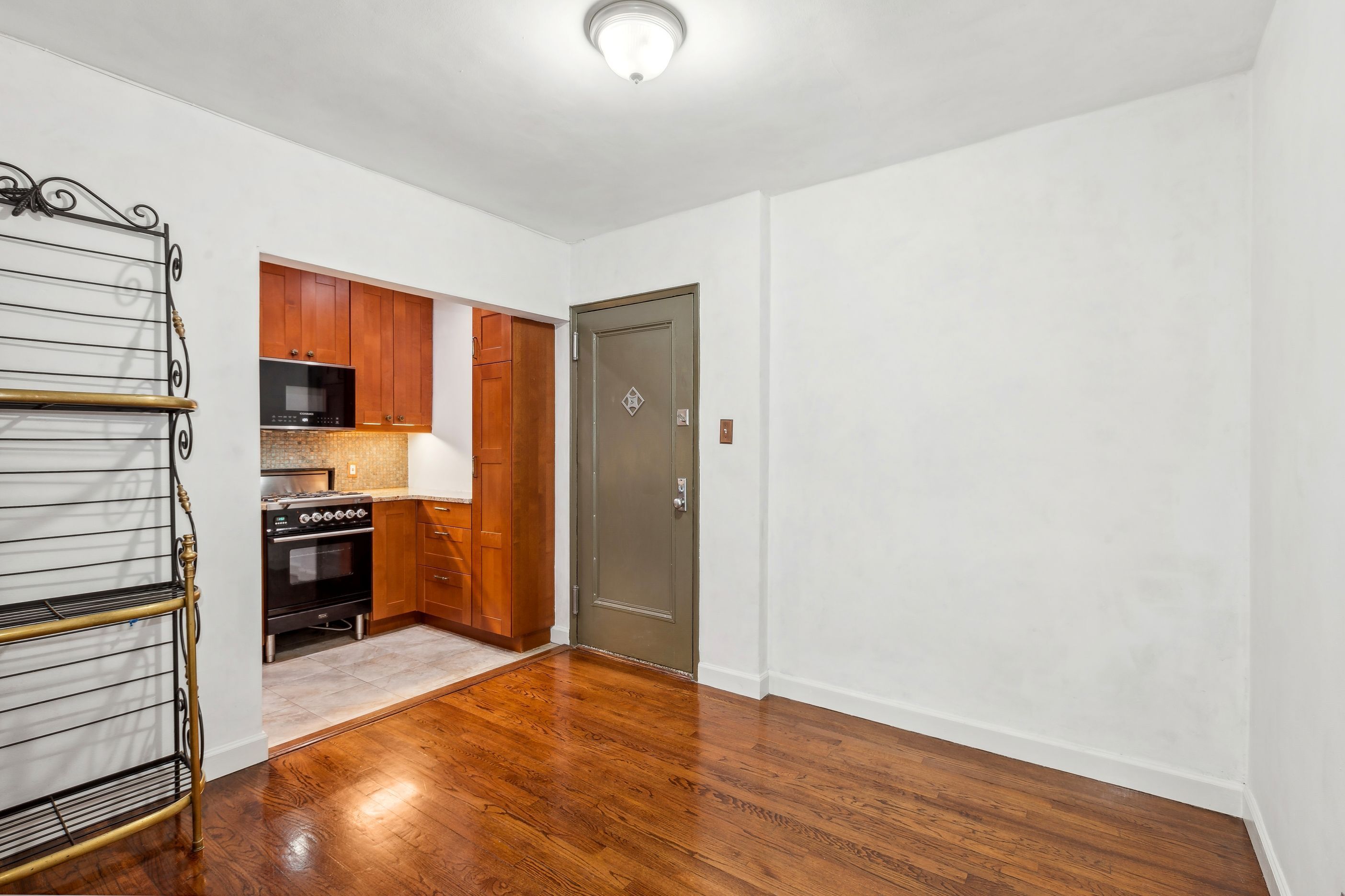 #3 photo, 3535 Kings College Place, Norwood , NY 10467