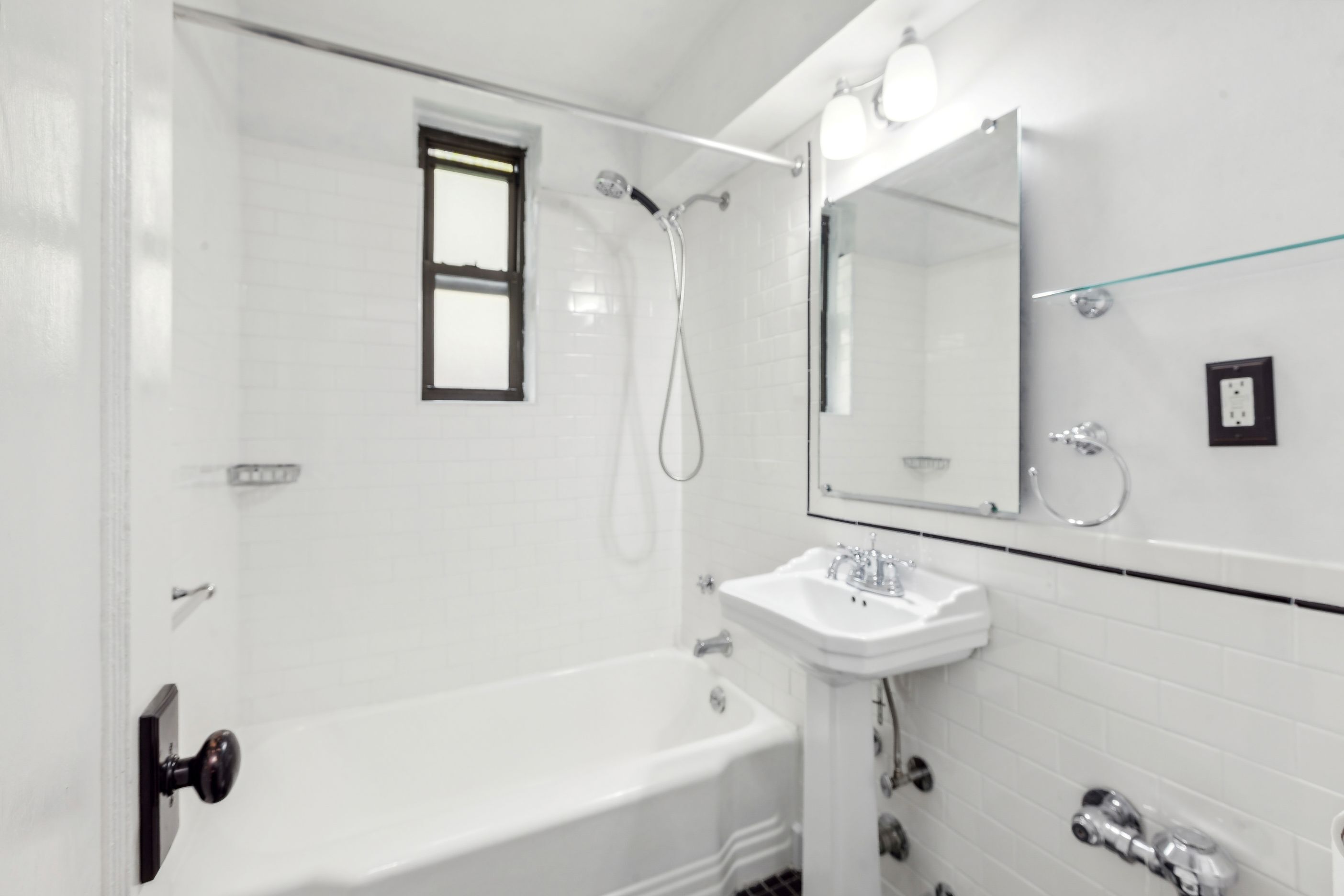 #5 photo, 3535 Kings College Place, Norwood , NY 10467