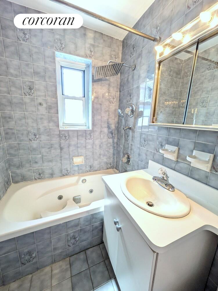 #13 photo, Forest Hills, クイーンズ区 Forest Hills , NY 11375